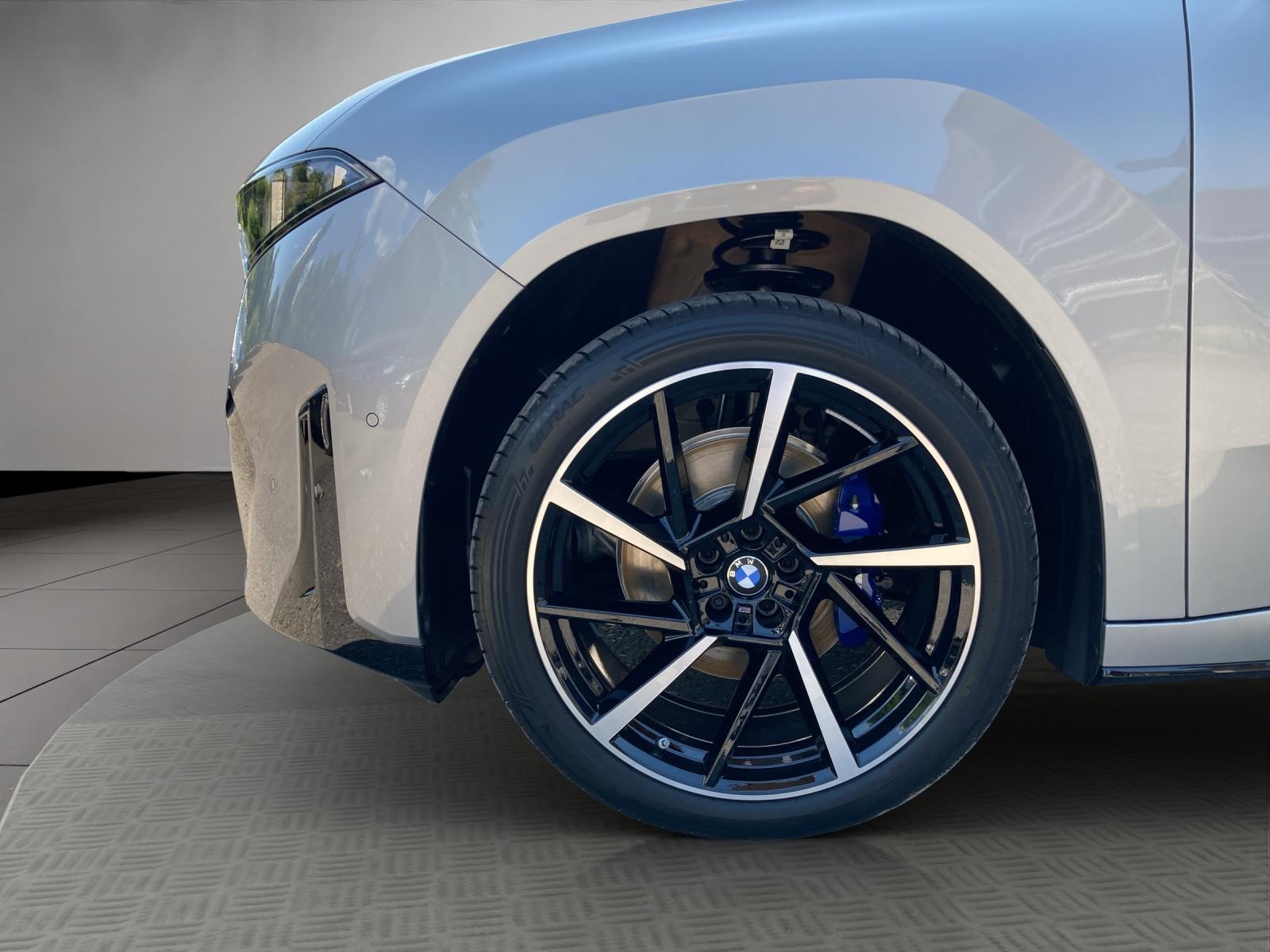 BMW iX3 50 xDrive-image-18