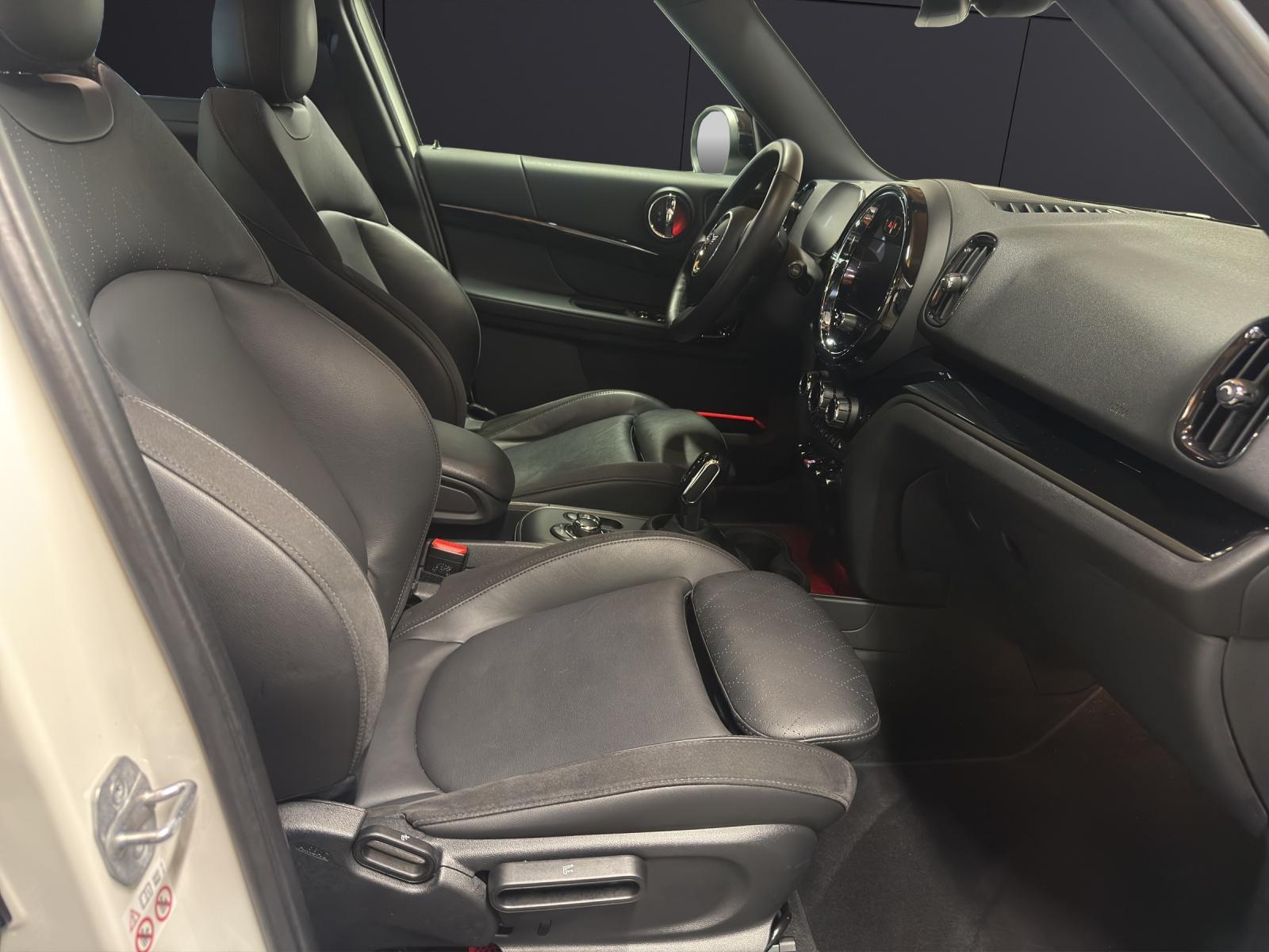 MINI Countryman F60 1.5i Cooper ALL4-image-14