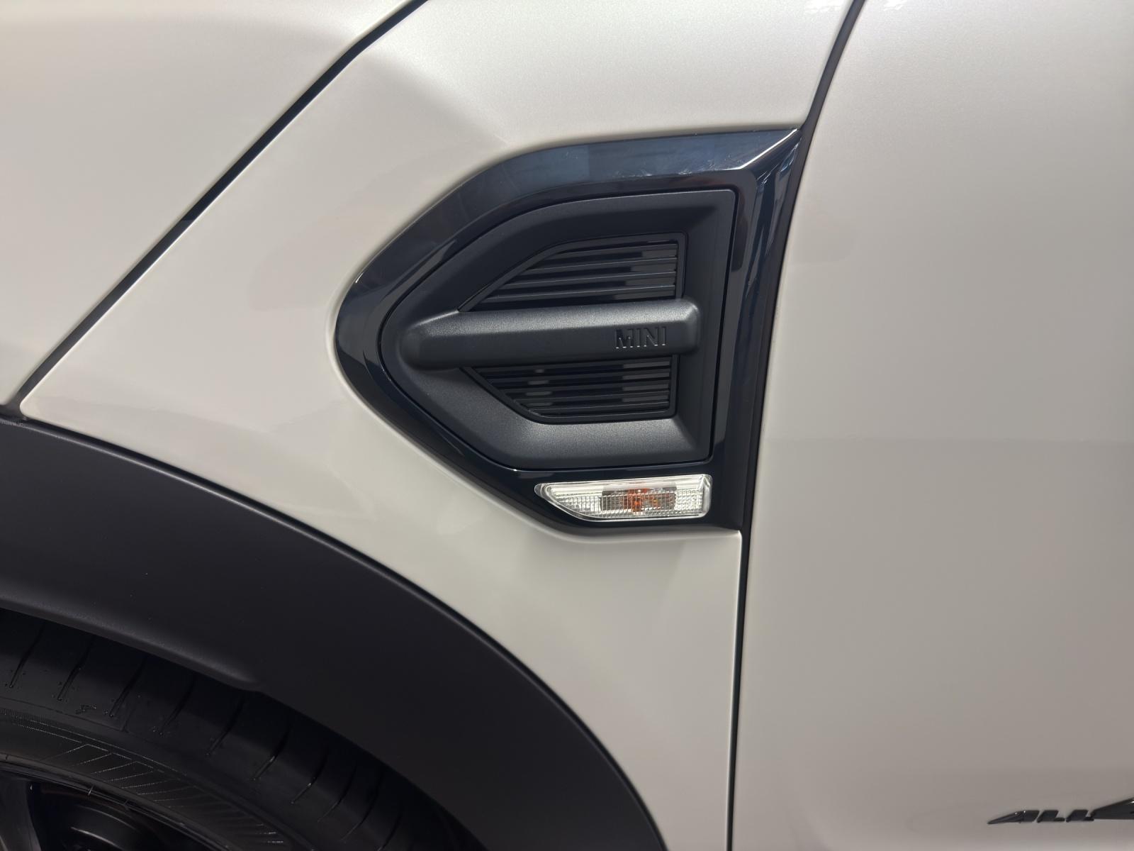 MINI Countryman F60 1.5i Cooper ALL4-image-21