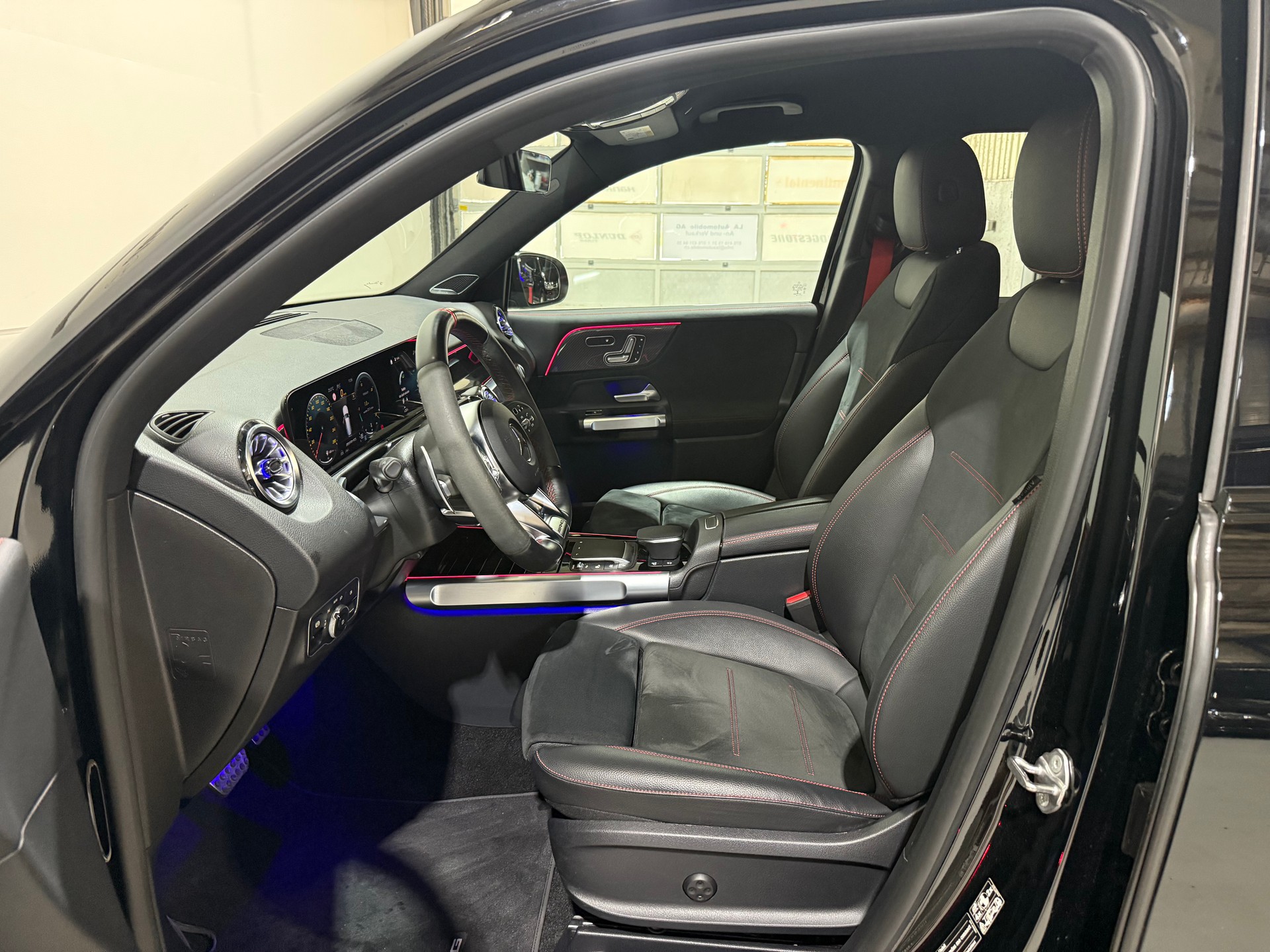 MERCEDES-BENZ GLB 35 AMG 4Matic 8G-Tronic-image-12