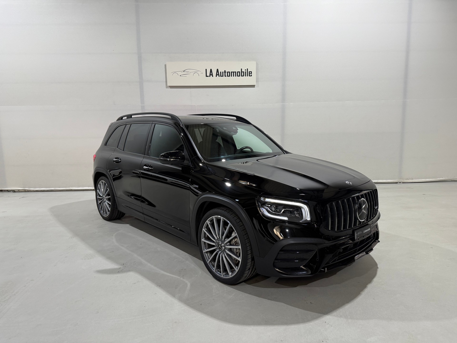 MERCEDES-BENZ GLB 35 AMG 4Matic 8G-Tronic-image-4