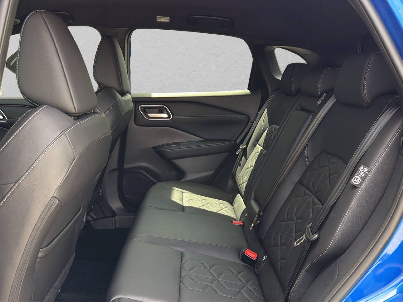 NISSAN Qashqai 1.3 DIG-T Tekna 4x4-image-6