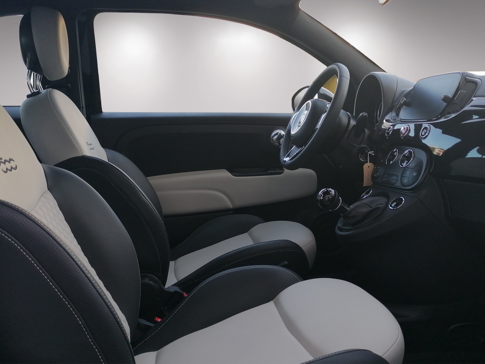 FIAT 500 C 1.0 Hybrid Dolcevita-image-5