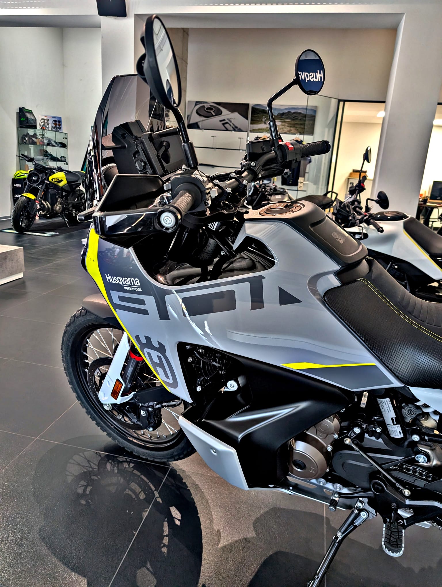 HUSQVARNA Norden 901 Expedition-image-4