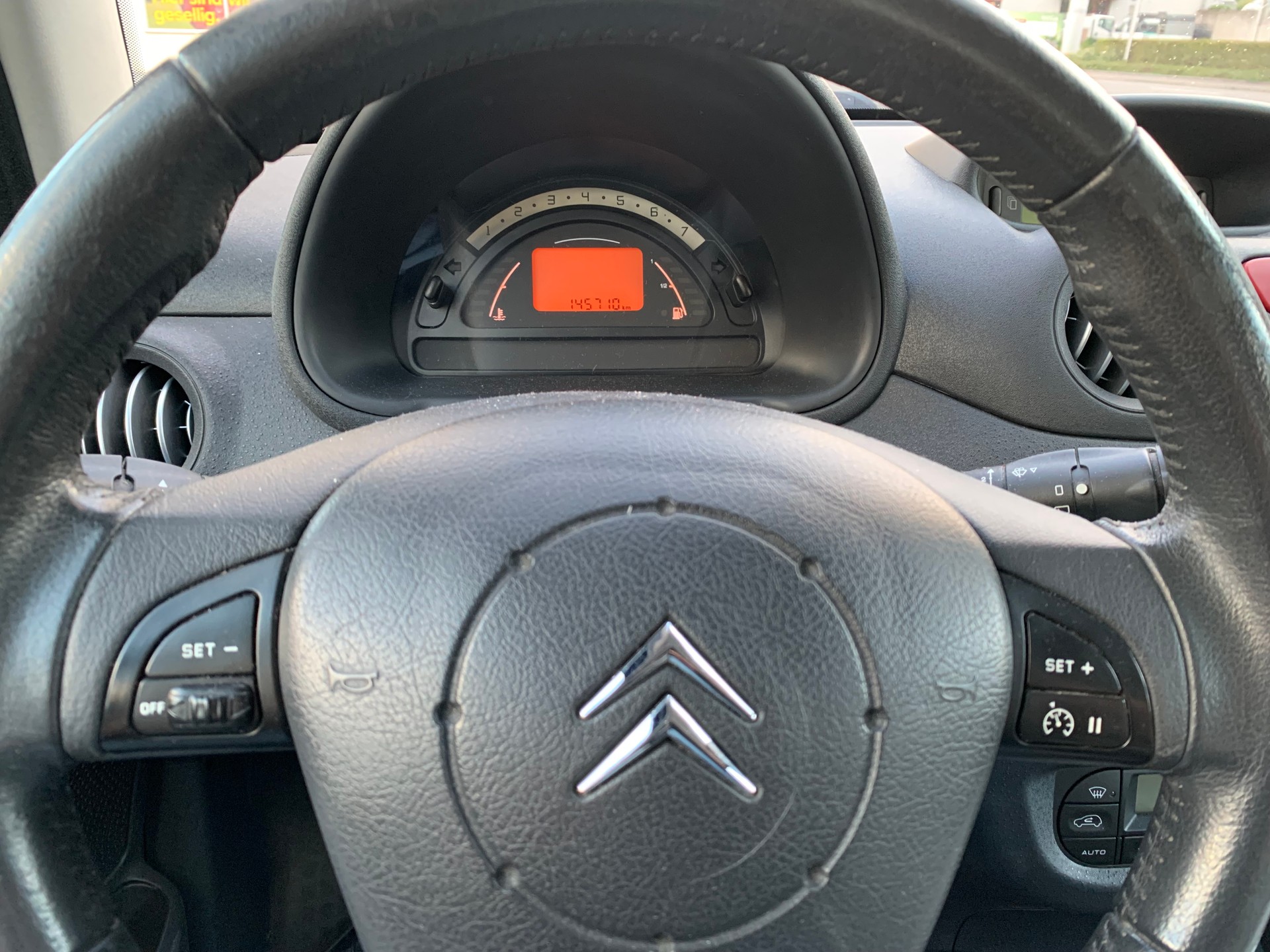 CITROEN C3 1.4i Exclusive-image-9