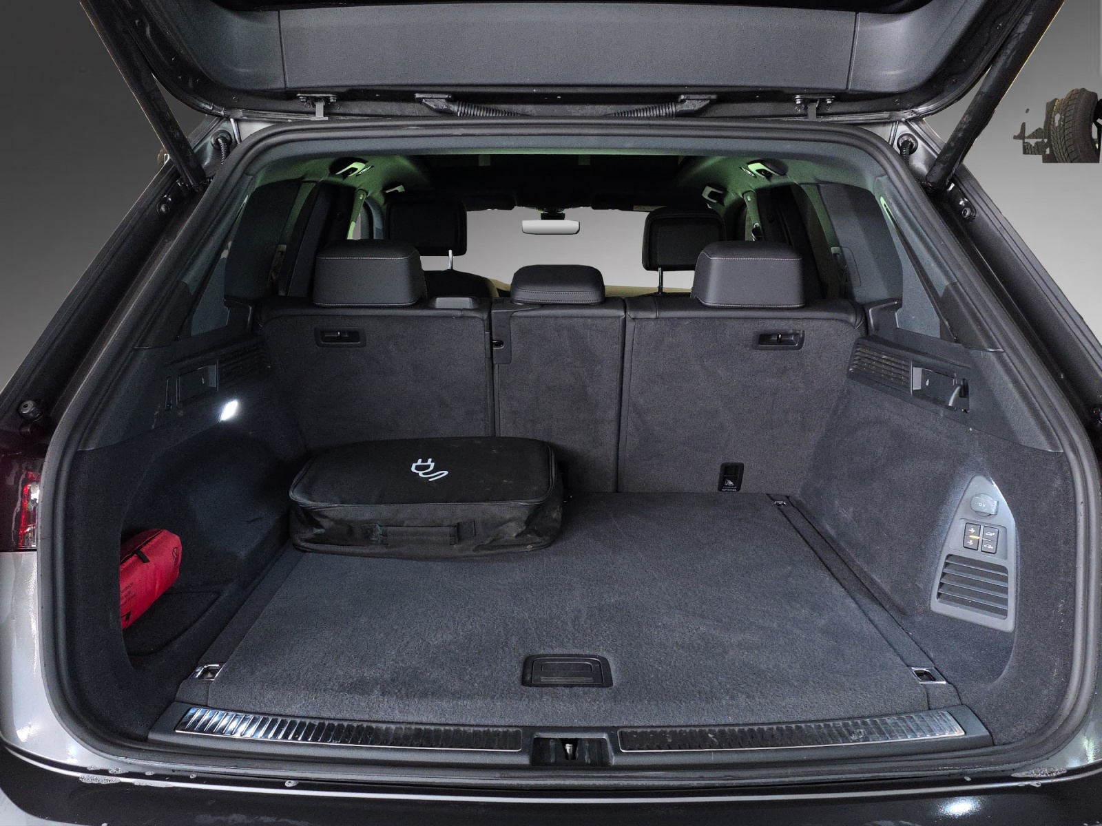 VW Touareg 3.0 TSI eHybrid R Tiptronic-image-9