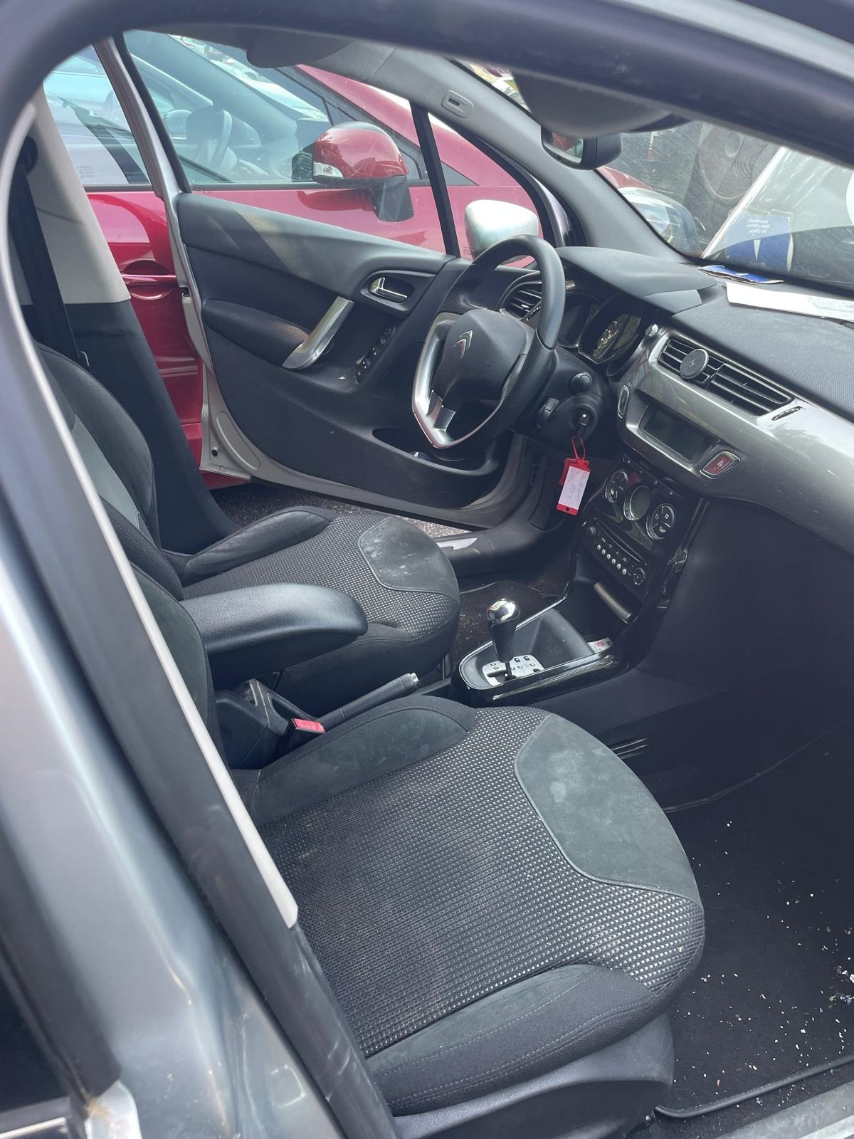 CITROEN C3 1.6i 16V Exclusive Automatic-image-12