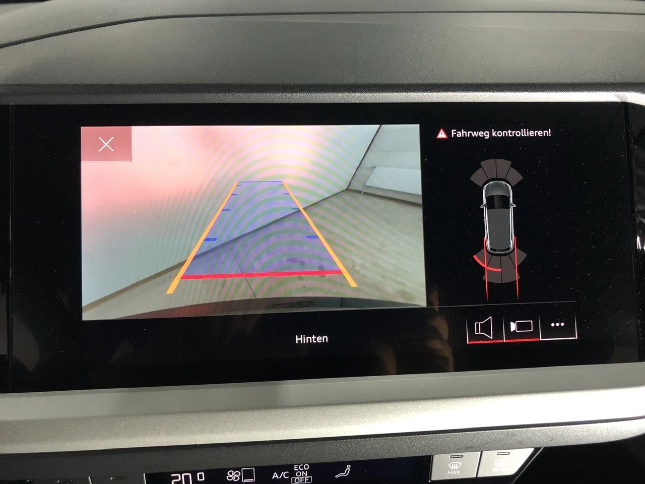 AUDI Q4 e-tron 55 S-Line quattro Black-Optik 340PS / AHK / Wärmepumpe-image-15