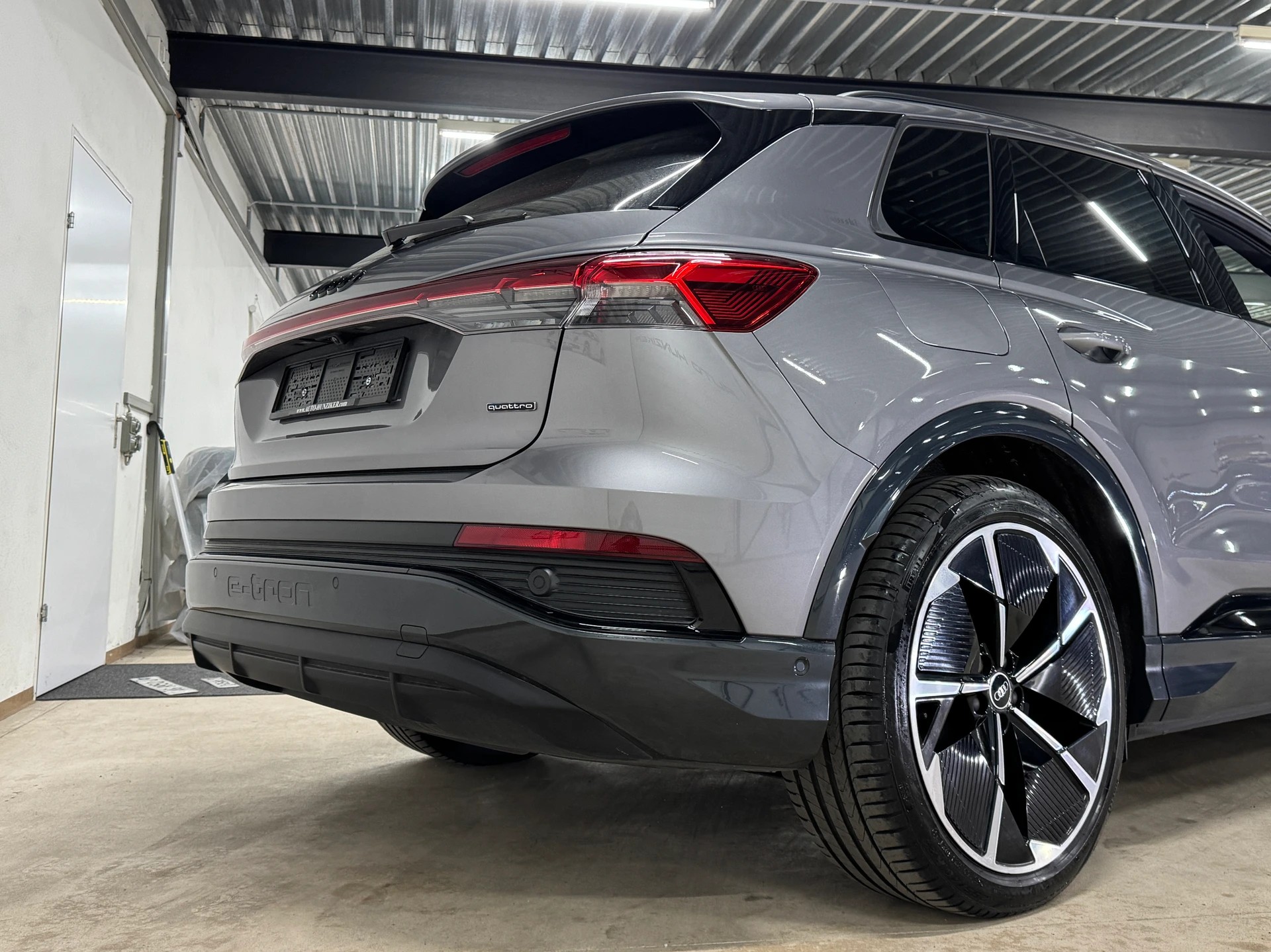 AUDI Q4 e-tron 55 S-Line quattro Black-Optik 340PS / AHK / Wärmepumpe-image-5