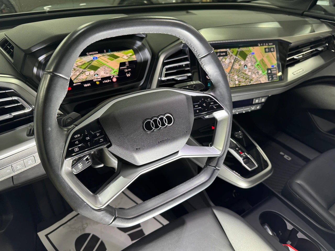 AUDI Q4 e-tron 55 S-Line quattro Black-Optik 340PS / AHK / Wärmepumpe-image-12
