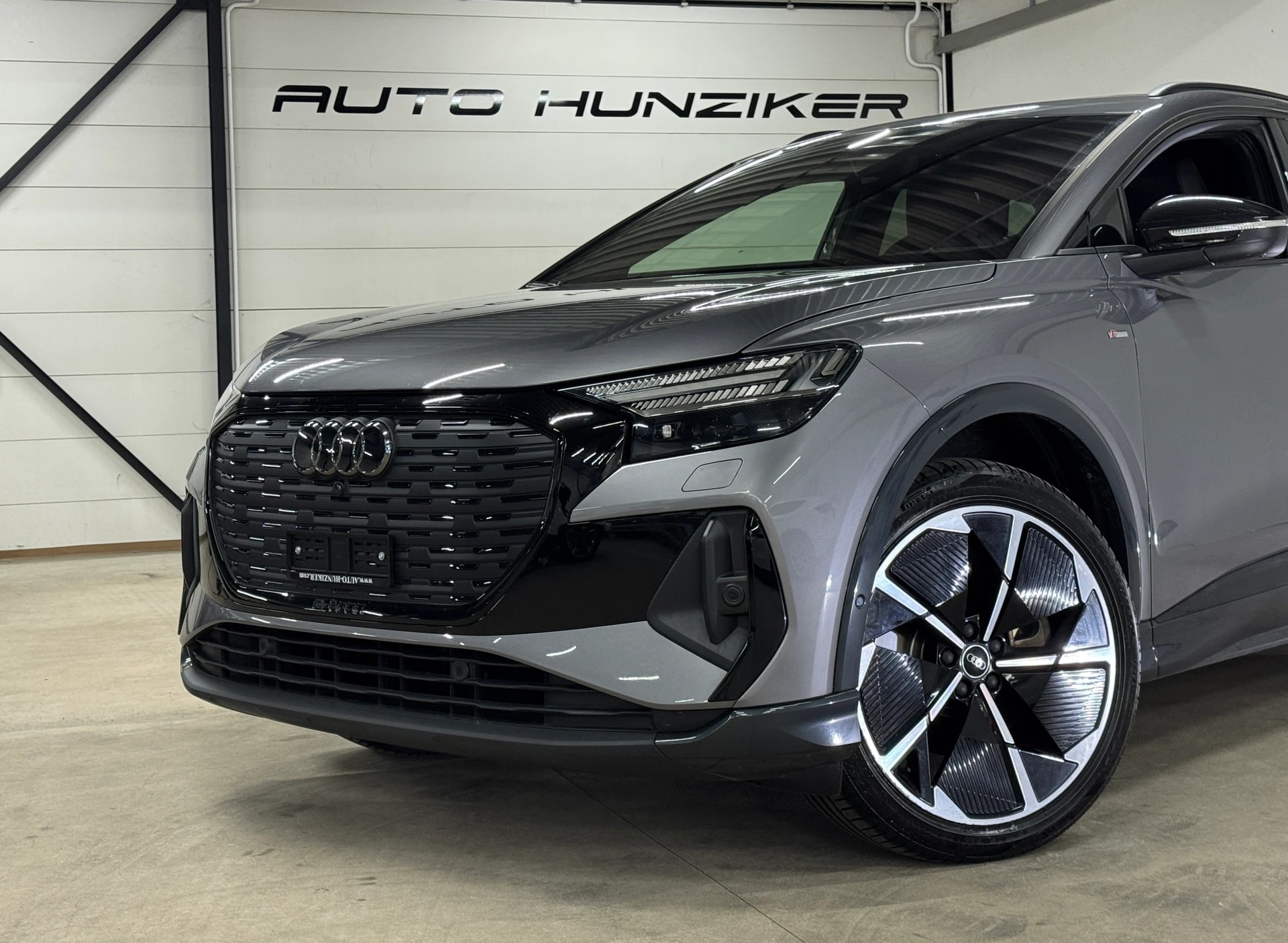 AUDI Q4 e-tron 55 S-Line quattro Black-Optik 340PS / AHK / Wärmepumpe-showroom-element-1
