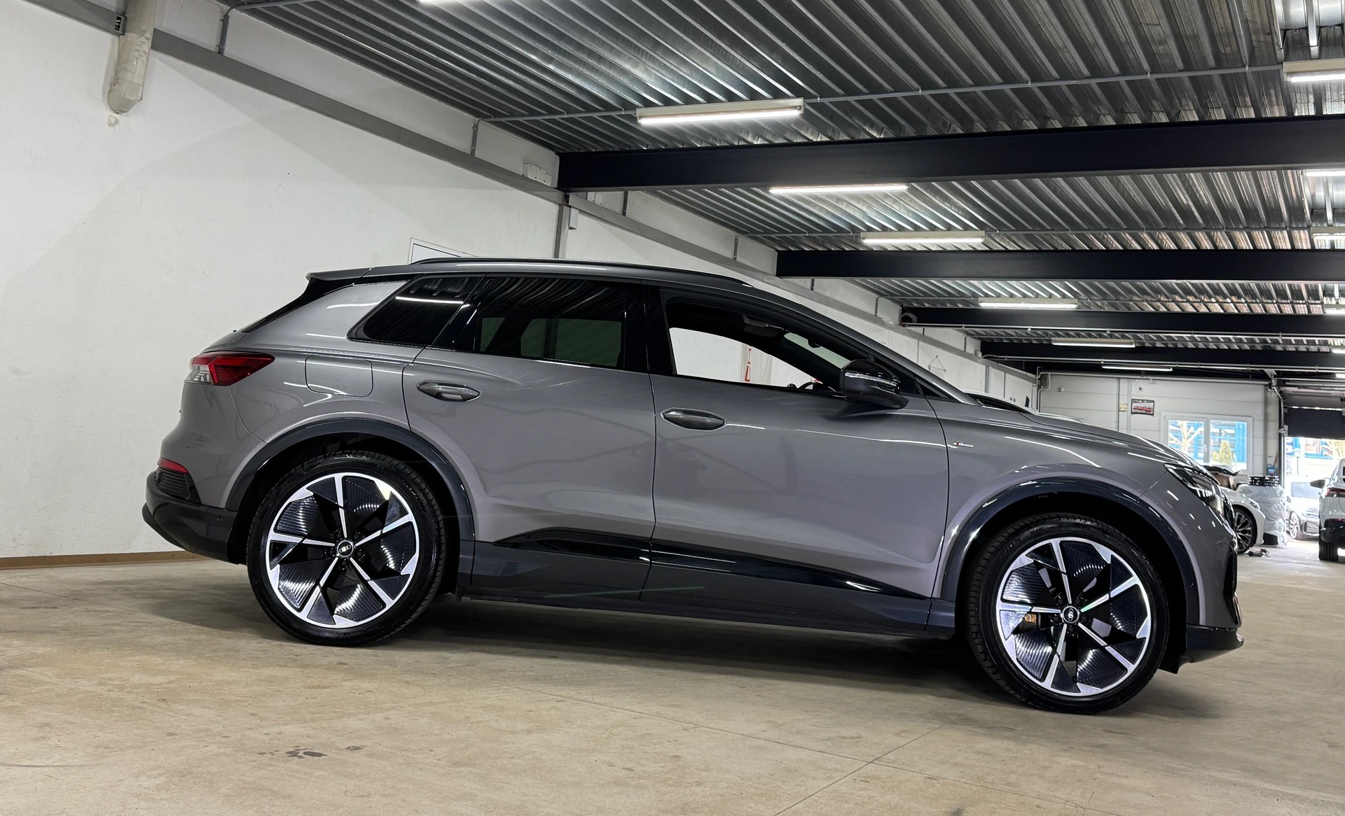 AUDI Q4 e-tron 55 S-Line quattro Black-Optik 340PS / AHK / Wärmepumpe-showroom-element-3