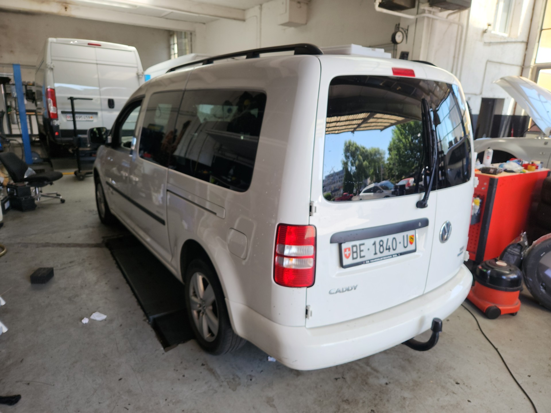 VW Caddy Maxi 1.6 TDI CR Blue Motion Trendline-image-2