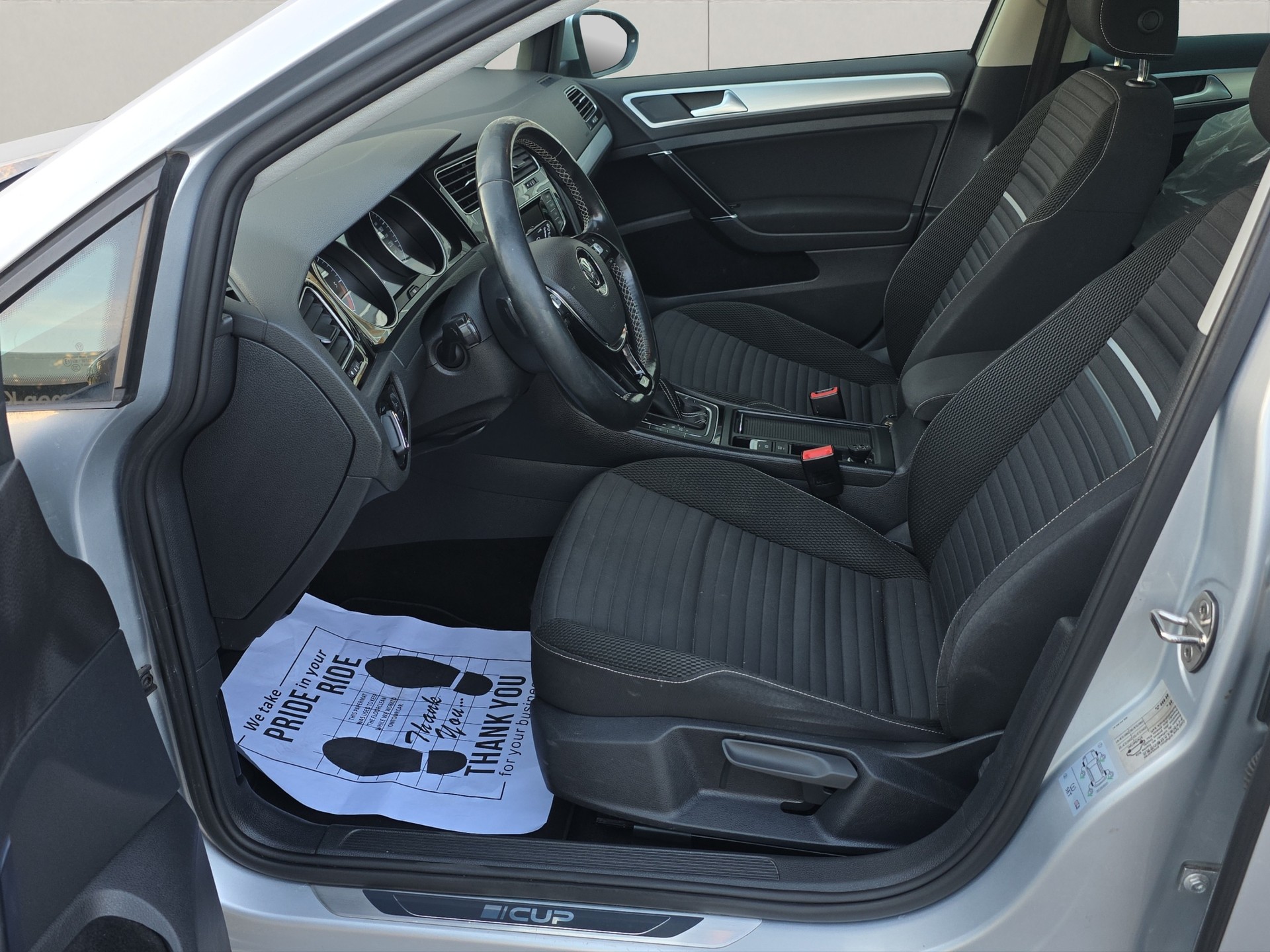 VW Golf 1.6 TDI Cup 4Motion-image-8