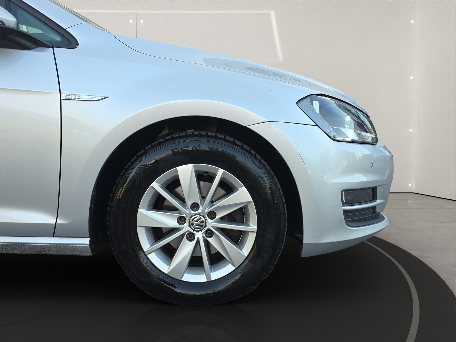VW Golf 1.6 TDI Cup 4Motion-image-15