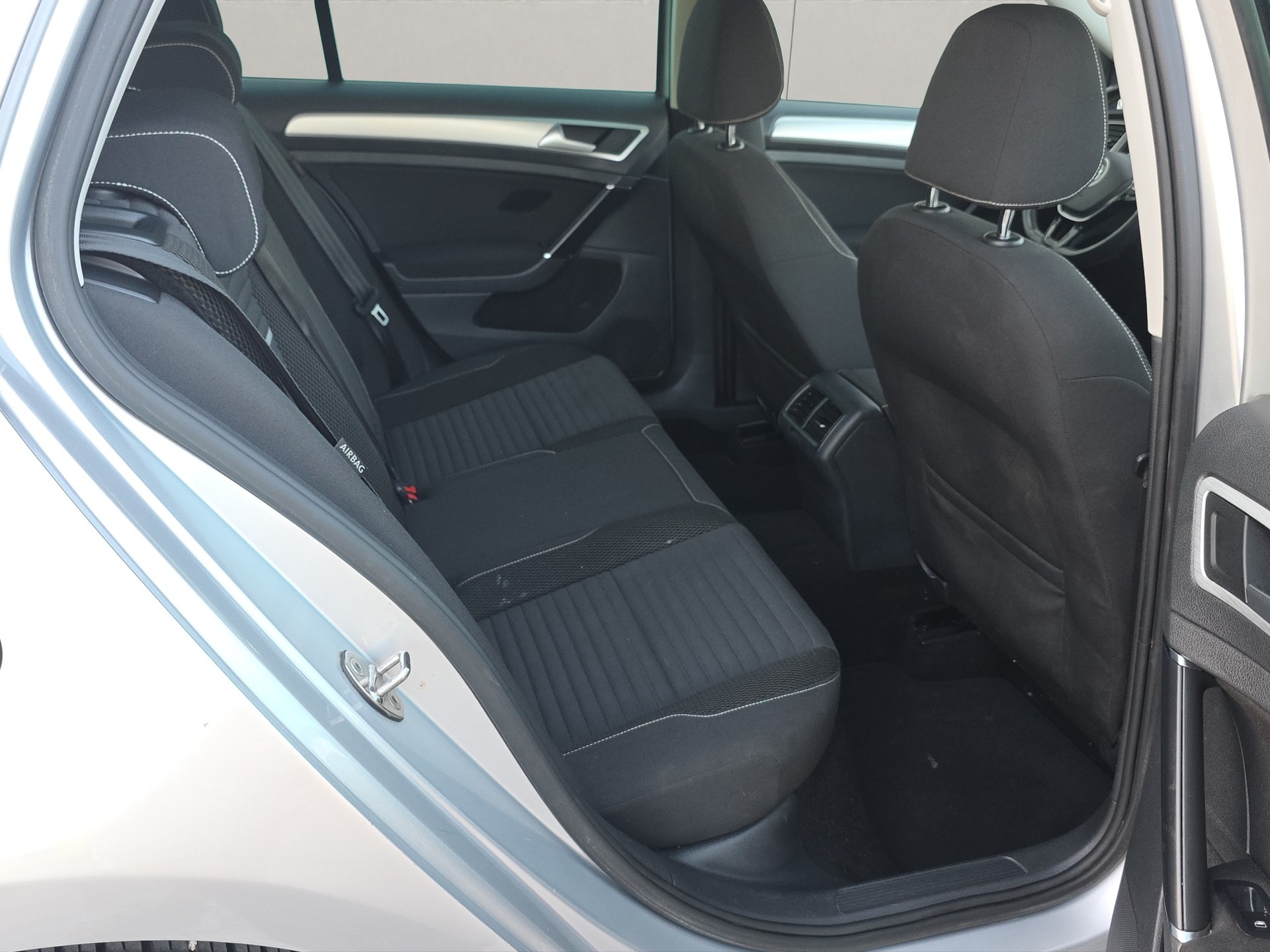 VW Golf 1.6 TDI Cup 4Motion-image-13