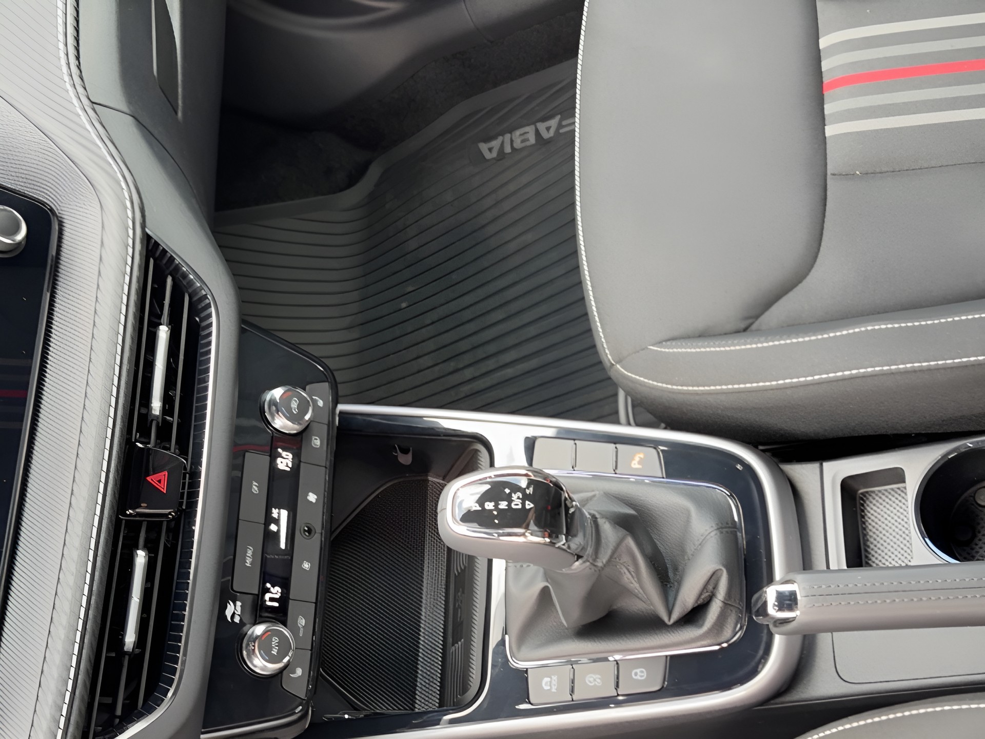 SKODA Fabia 1.5 TSI 130 Limit Edition DSG-image-15