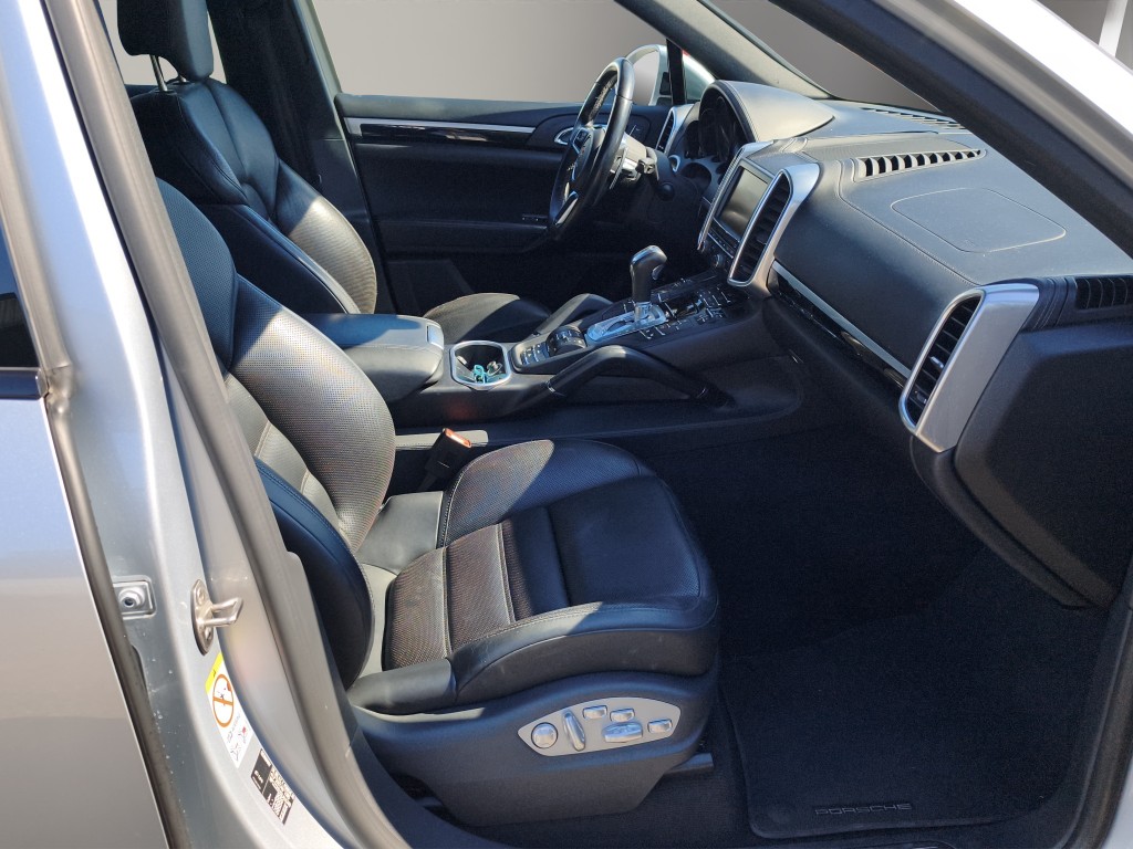 PORSCHE Cayenne 3.0 V6 S E-Hybrid-image-13
