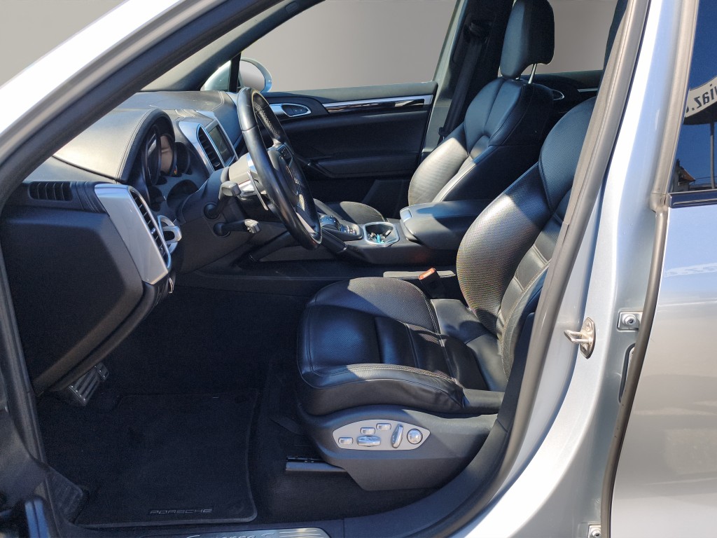 PORSCHE Cayenne 3.0 V6 S E-Hybrid-image-2