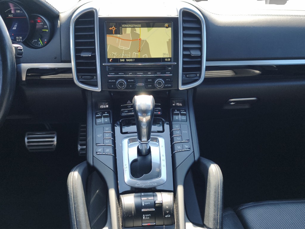 PORSCHE Cayenne 3.0 V6 S E-Hybrid-image-11