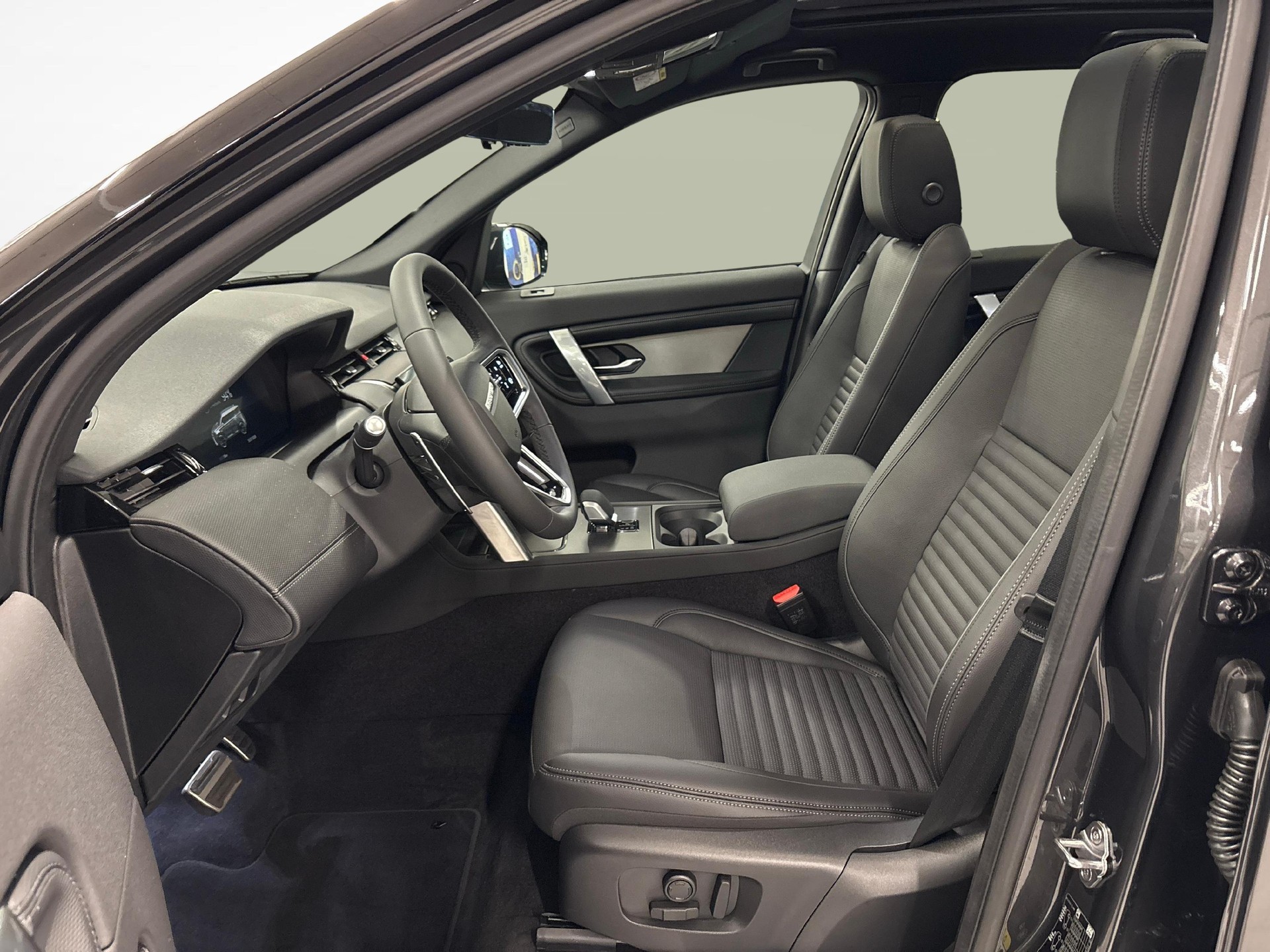 LAND ROVER Discovery Sport 1.5 T 270e Landmark-image-12