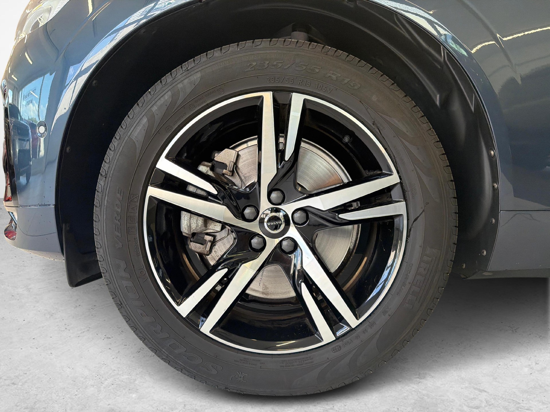 VOLVO XC60 2.0 B5 MH R-Design AWD-image-13