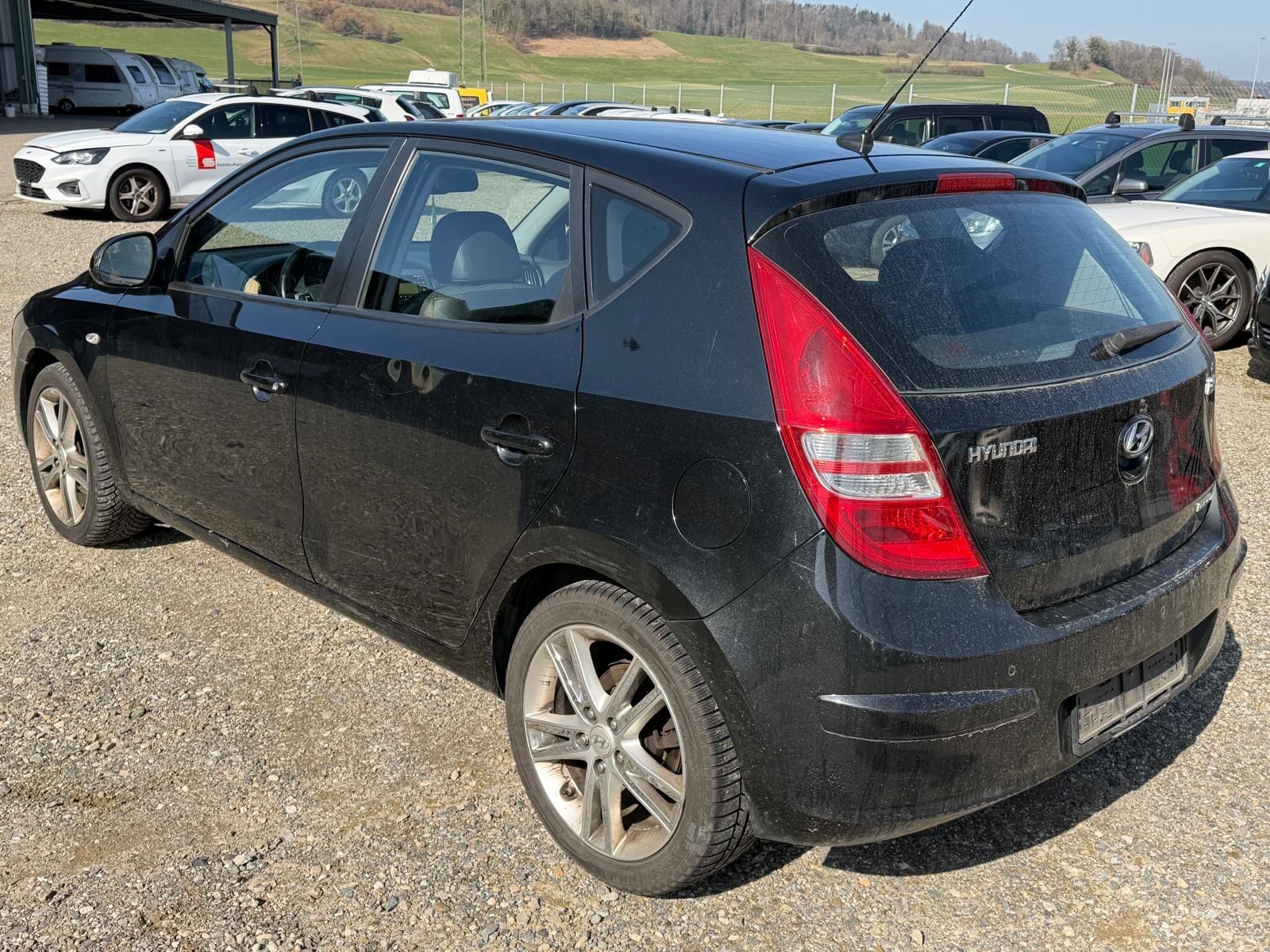 HYUNDAI i30 2.0 CRDi Premium-image-10