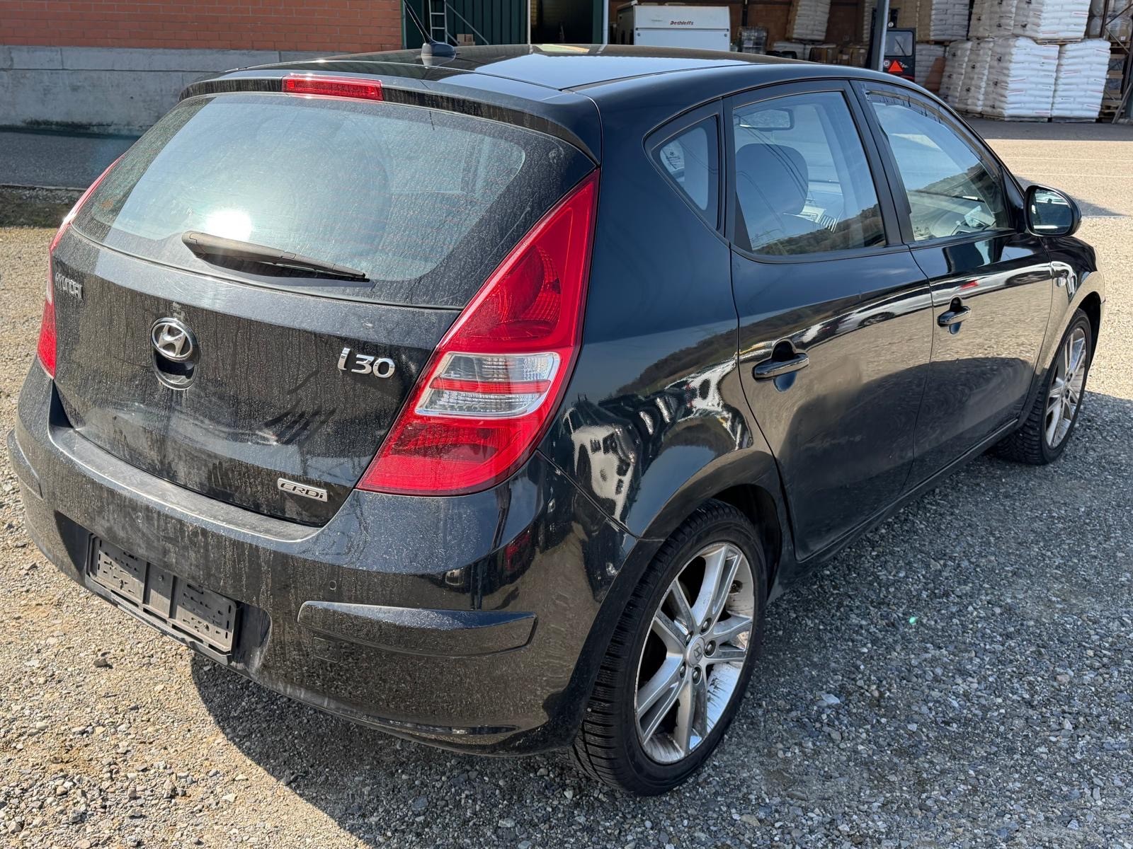 HYUNDAI i30 2.0 CRDi Premium-image-11