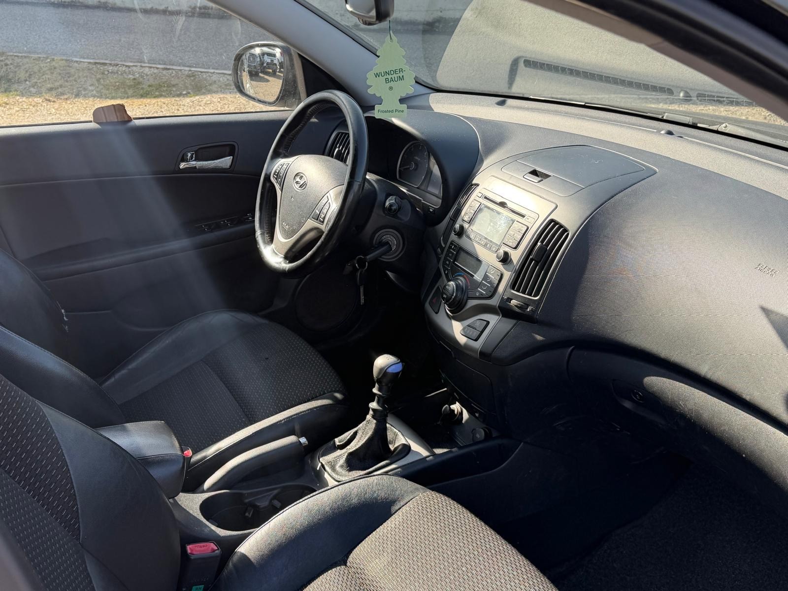 HYUNDAI i30 2.0 CRDi Premium-image-5
