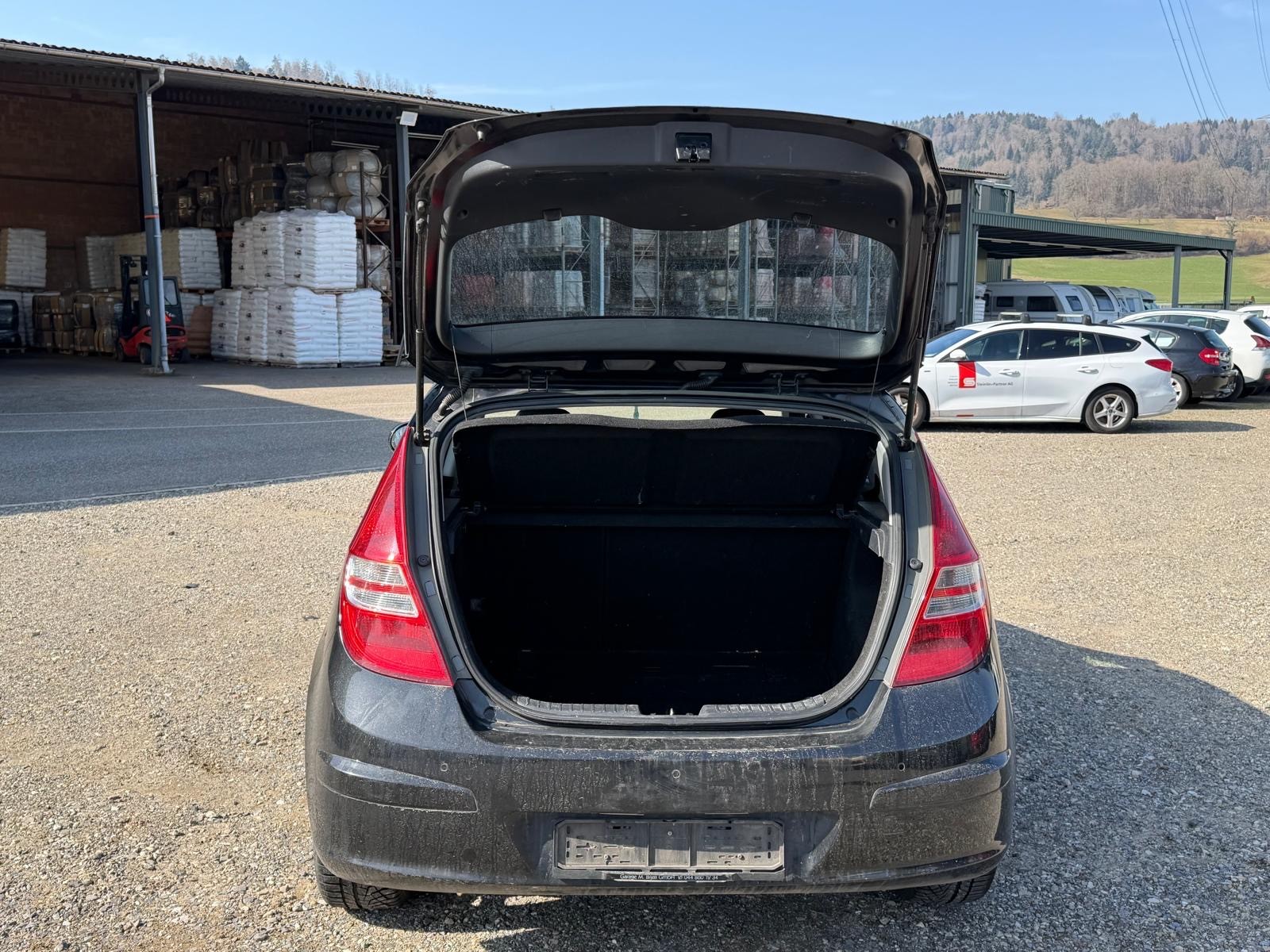 HYUNDAI i30 2.0 CRDi Premium-image-13