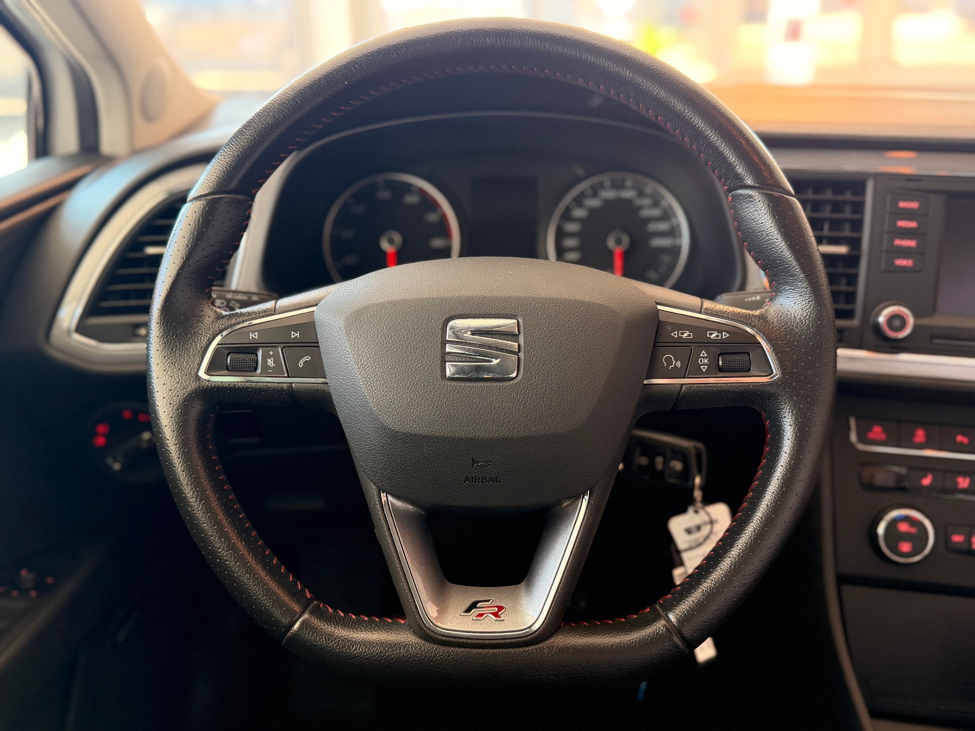 SEAT Leon 1.8 TSI FR DSG-image-24