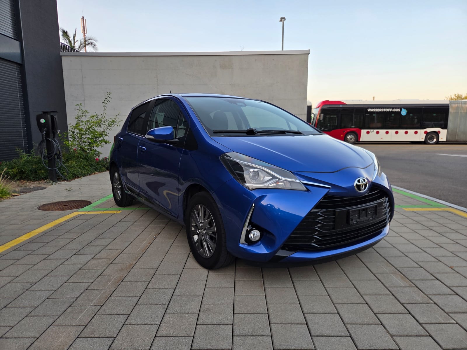 TOYOTA Yaris 1.5 Trend CVT-image-1