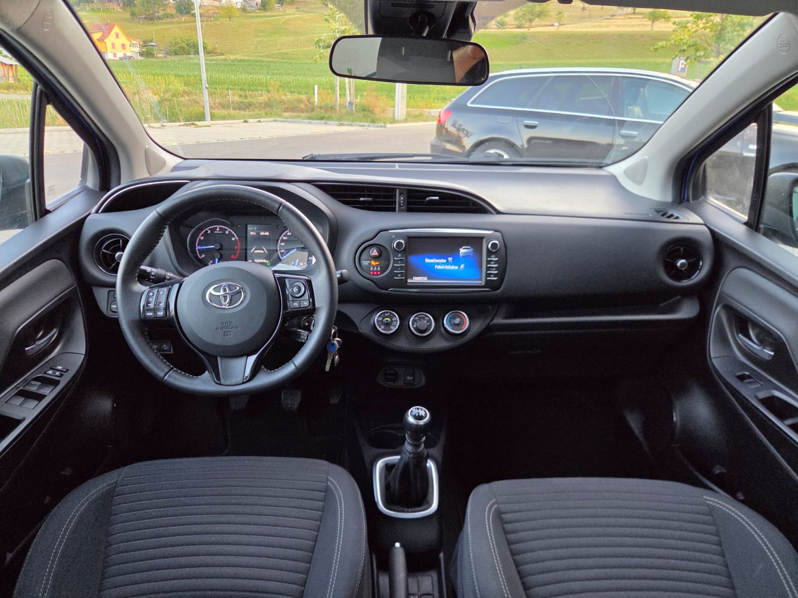 TOYOTA Yaris 1.5 Trend CVT-image-4
