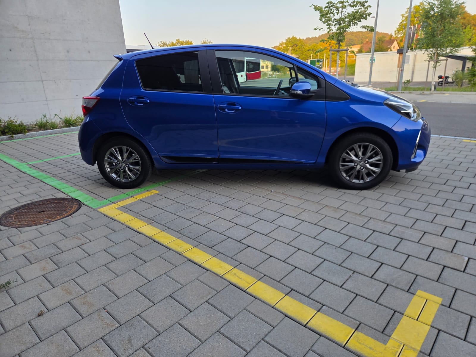 TOYOTA Yaris 1.5 Trend CVT-image-2