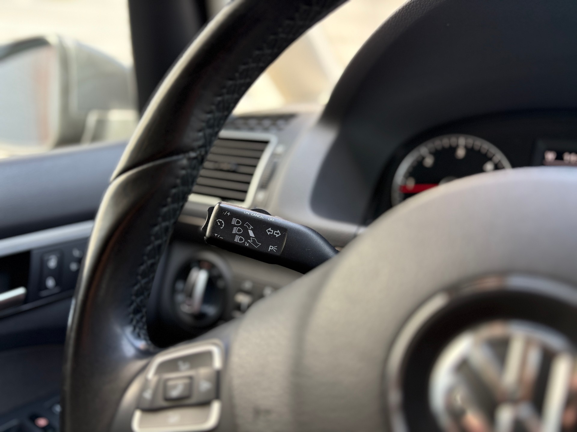 VW Touran 1.6 TDI Trendline-image-12
