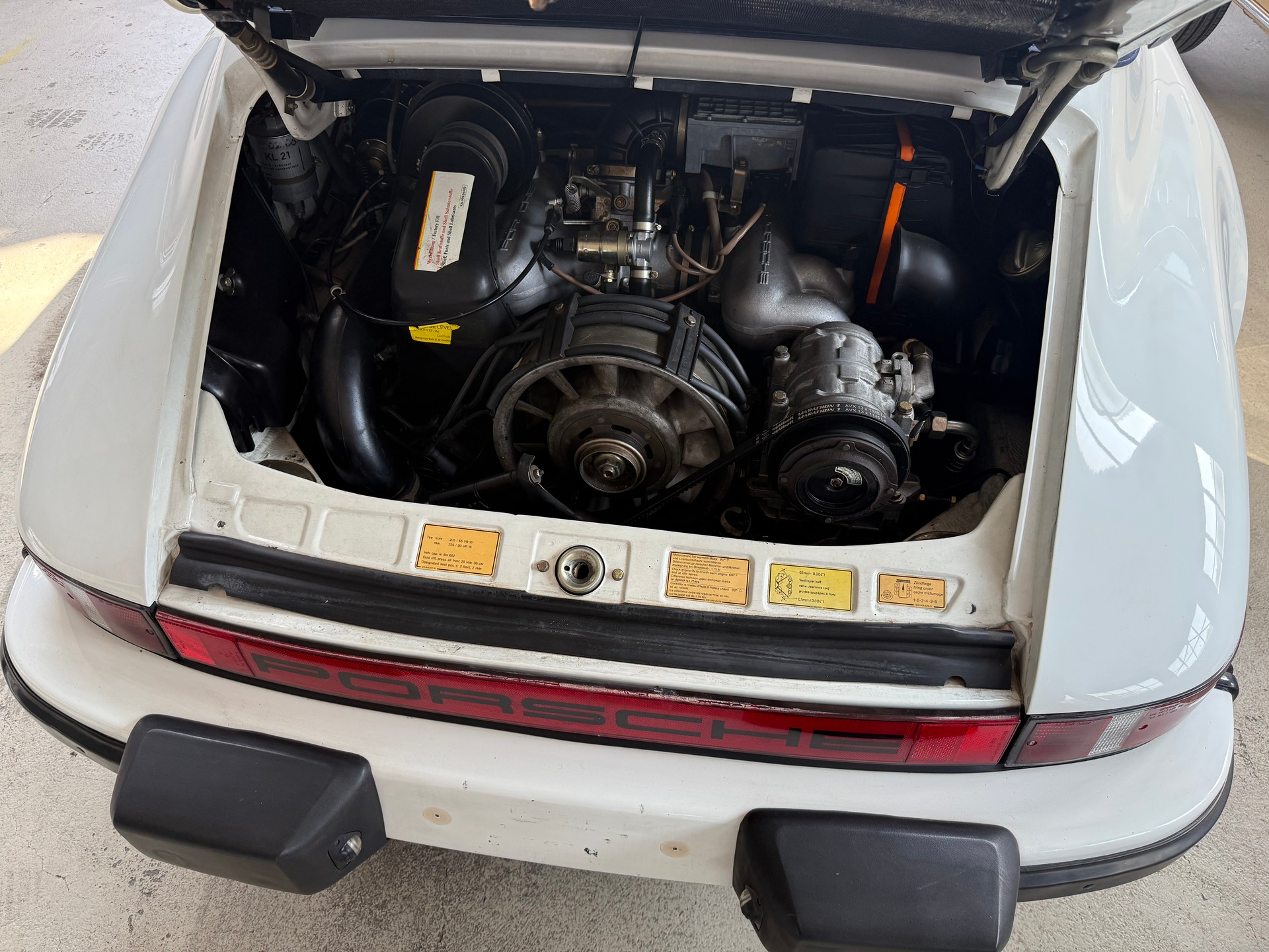 PORSCHE 911 Carrera Cabrio-showroom-element-2