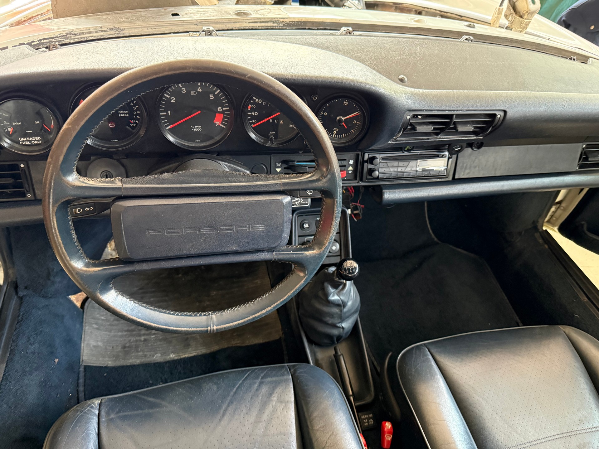 PORSCHE 911 Carrera Cabrio-image-5