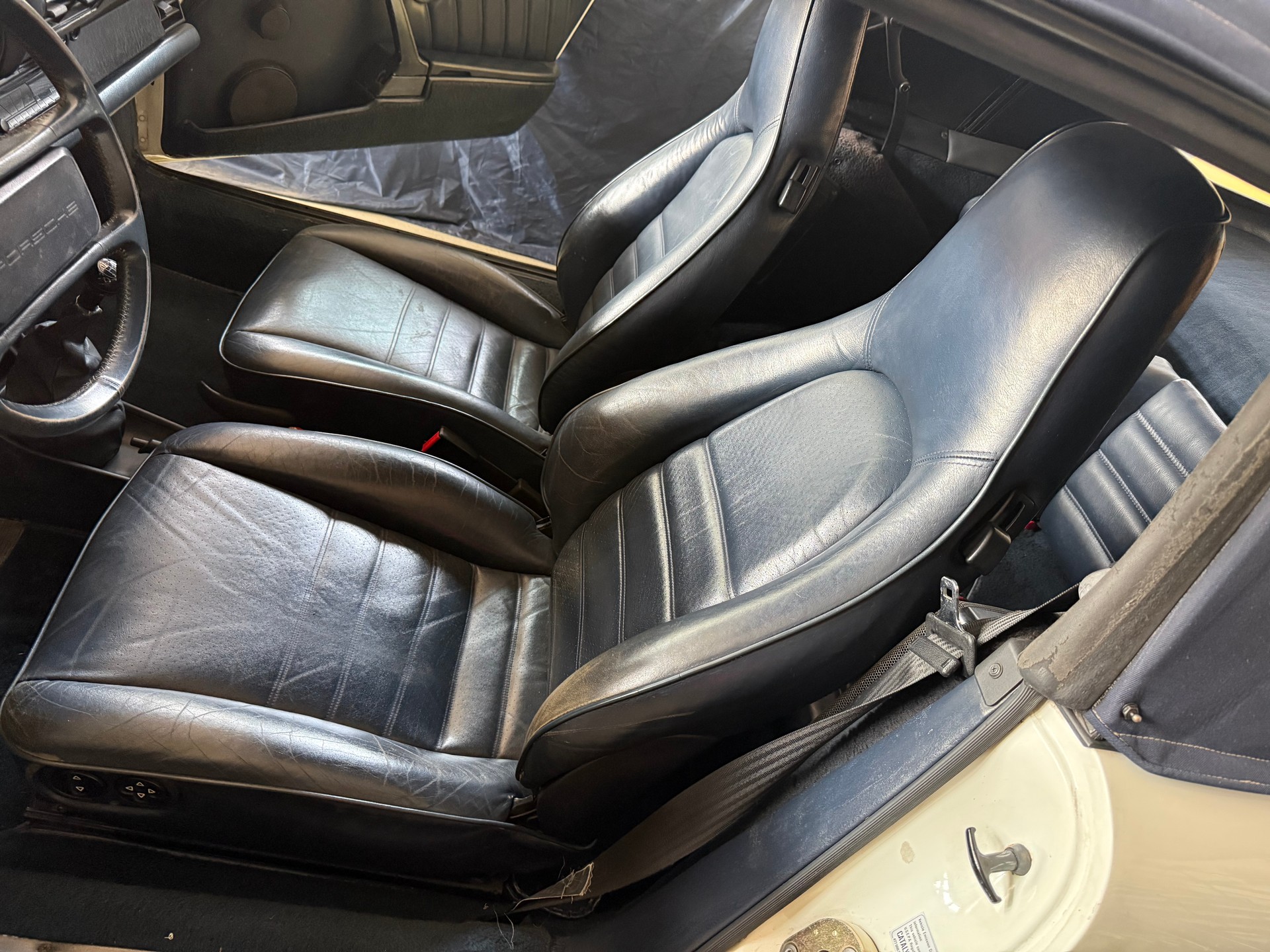 PORSCHE 911 Carrera Cabrio-image-4