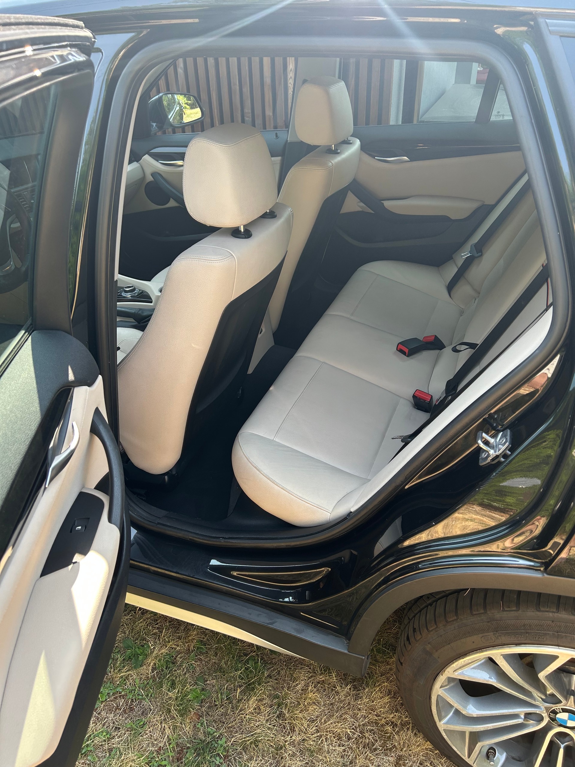 BMW 18d xDrive-image-4