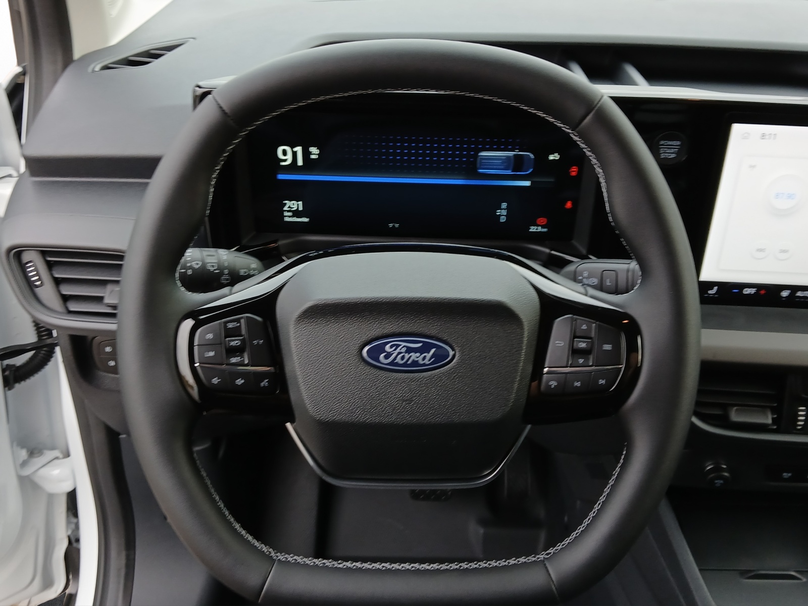 FORD E-Transit Courier Van Trend-image-7