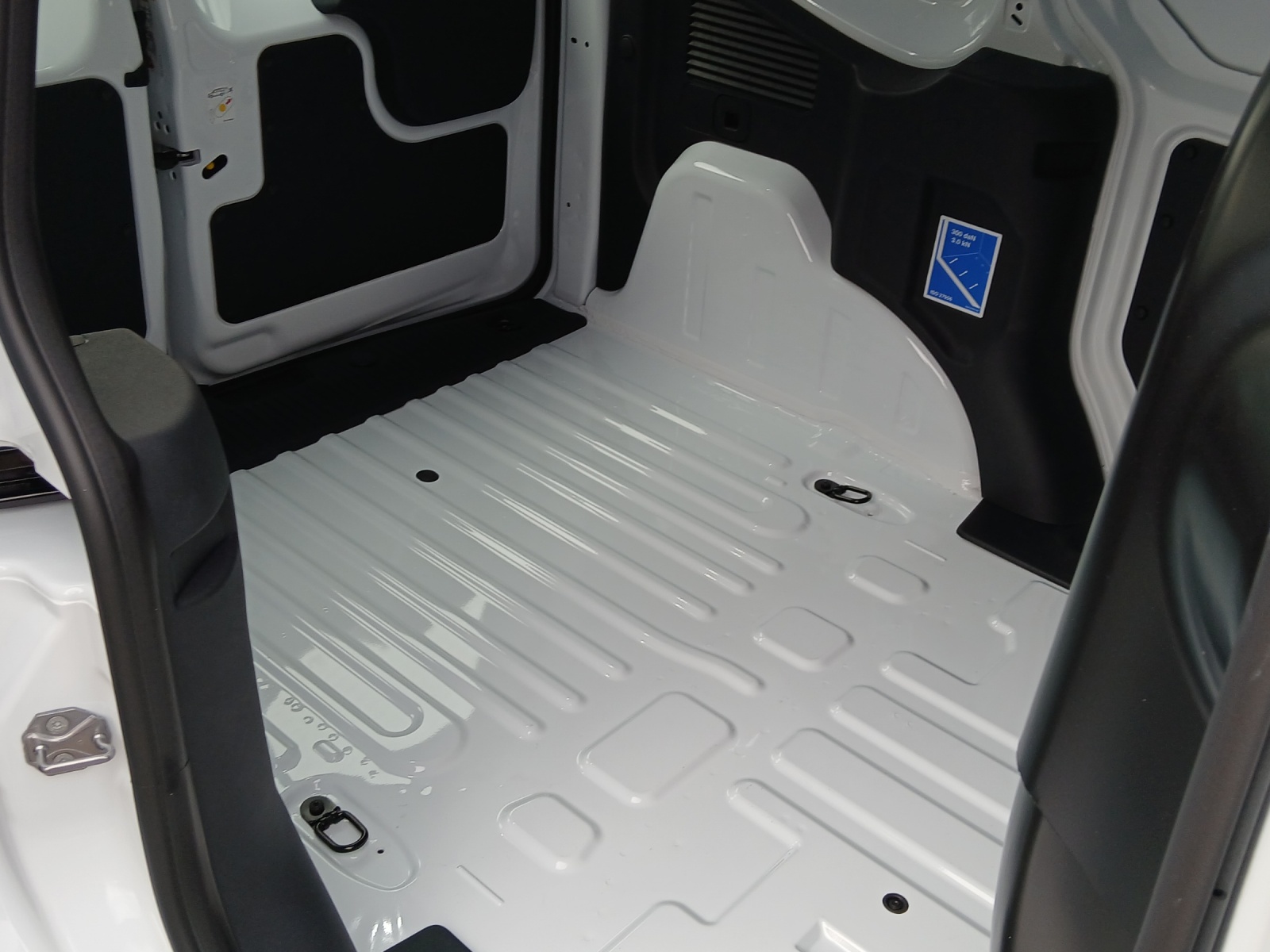 FORD E-Transit Courier Van Trend-image-11