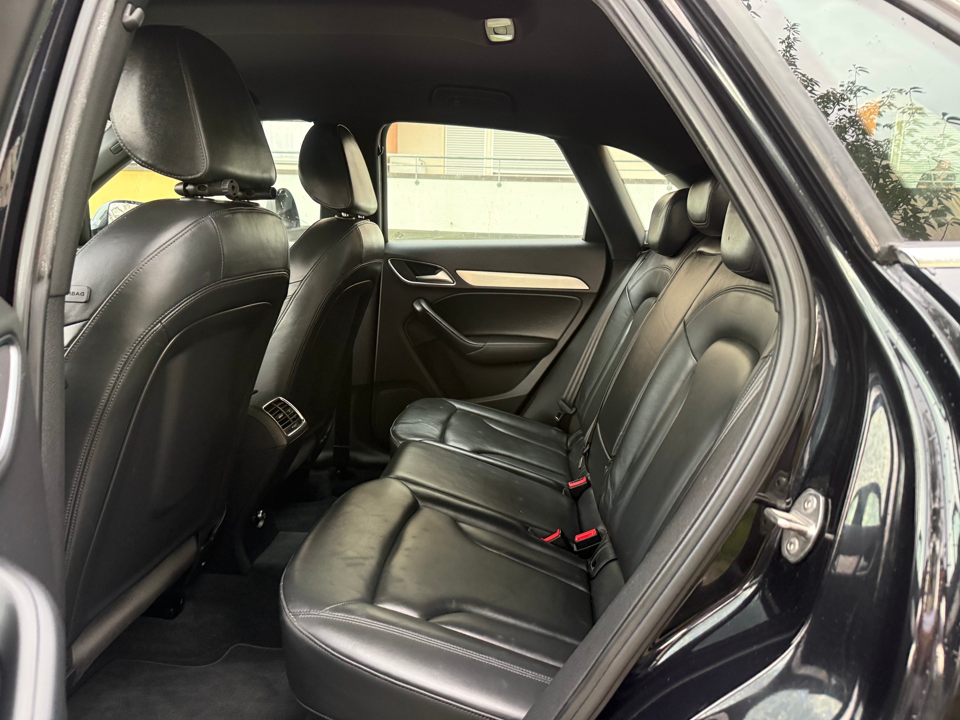 AUDI Q3 2.0 TFSI quattro S-tronic-image-8