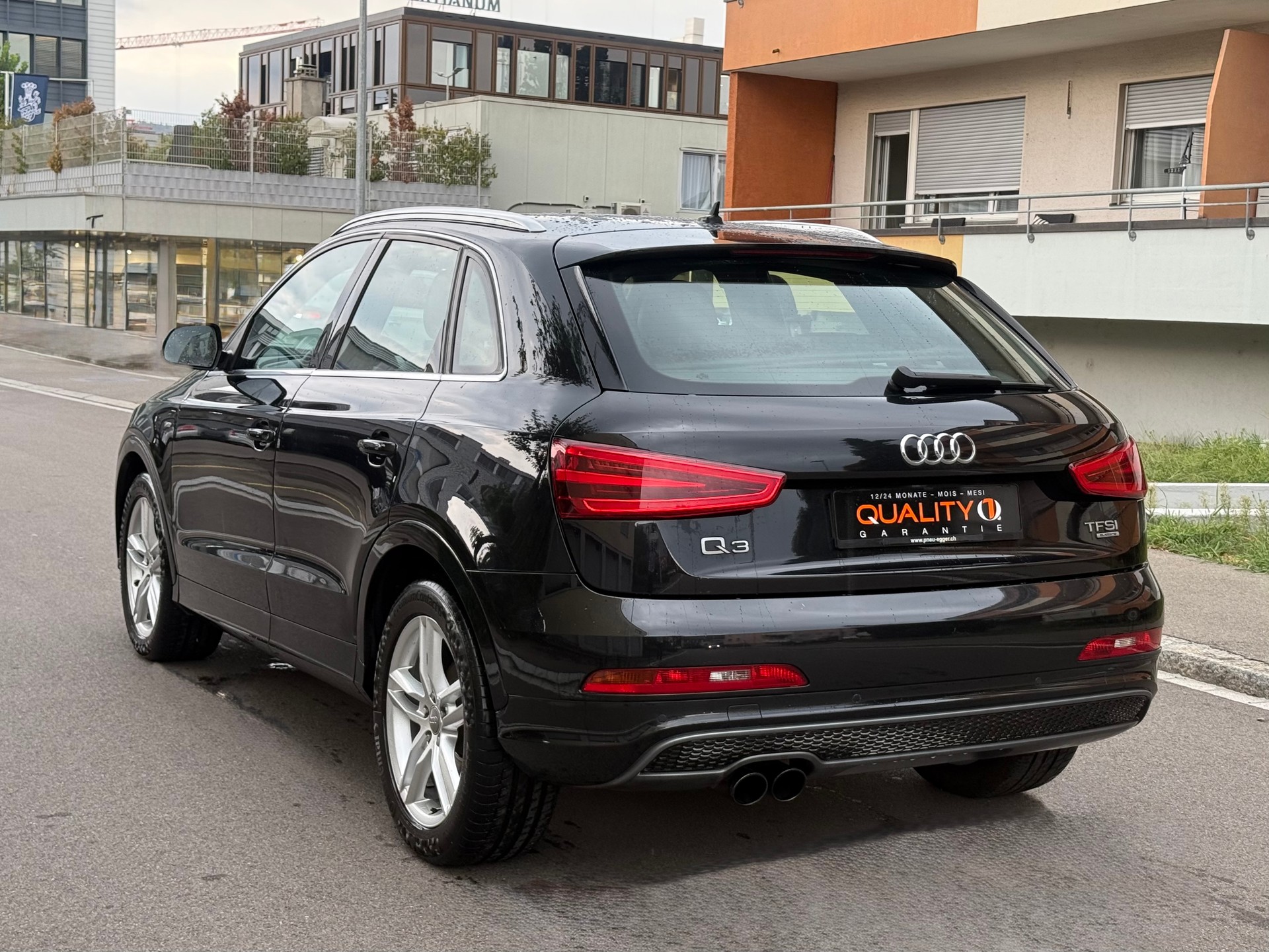 AUDI Q3 2.0 TFSI quattro S-tronic-image-3