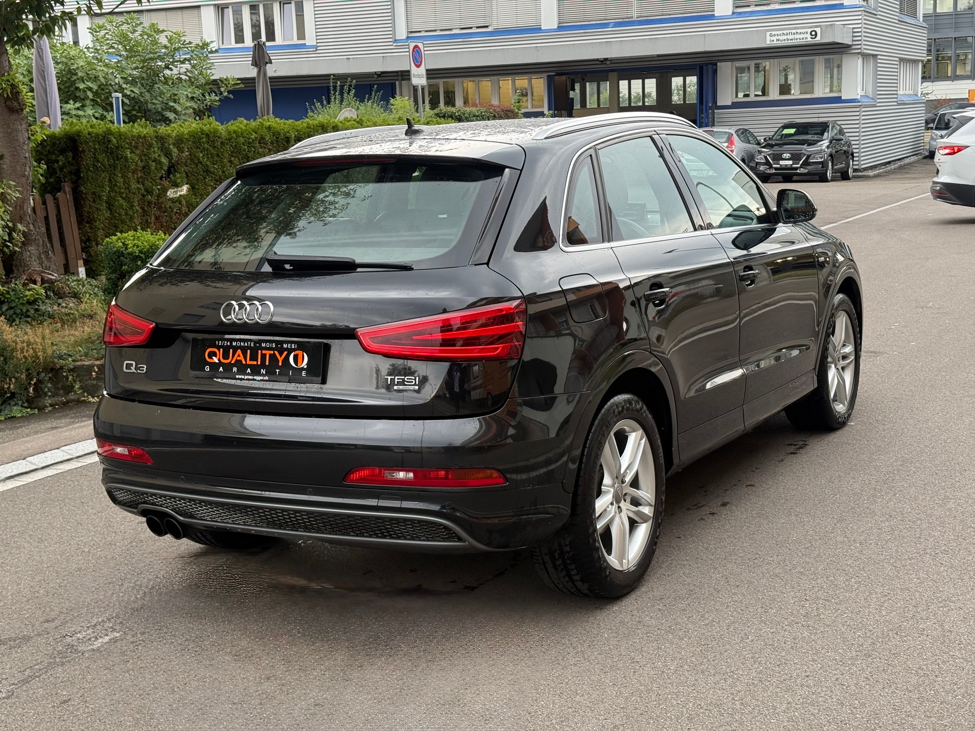 AUDI Q3 2.0 TFSI quattro S-tronic-image-4