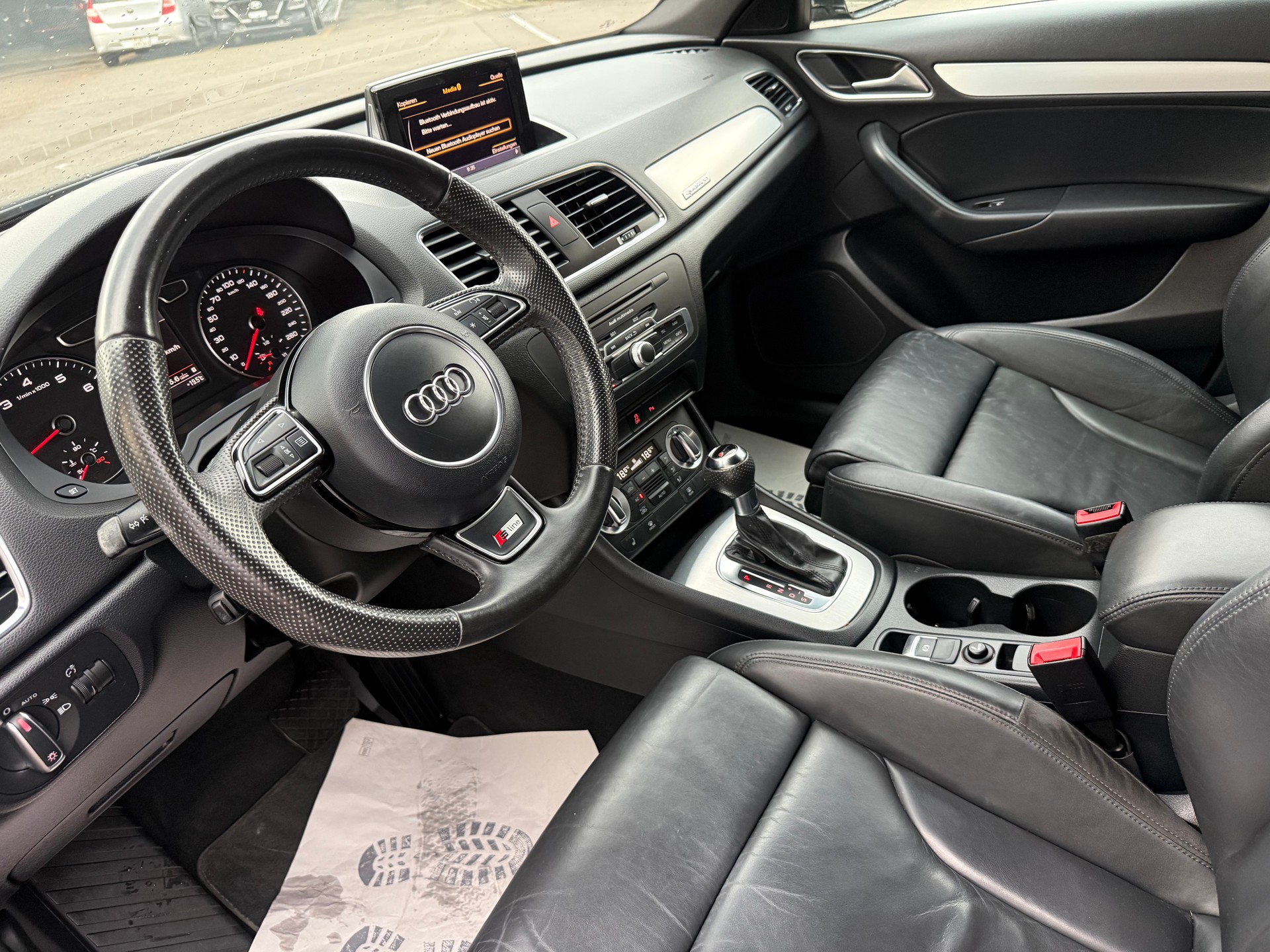 AUDI Q3 2.0 TFSI quattro S-tronic-image-6
