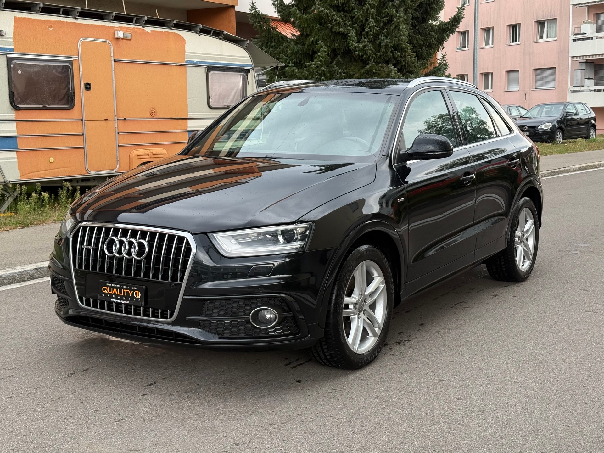 AUDI Q3 2.0 TFSI quattro S-tronic-image-2