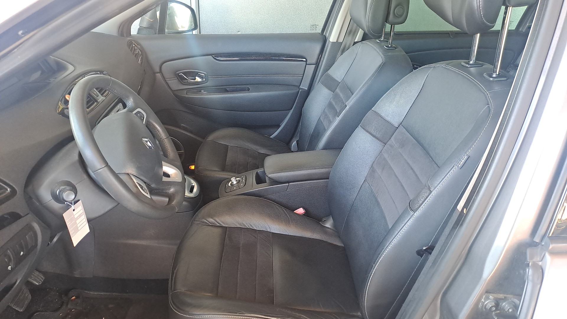 RENAULT Scénic 1.4 16V Turbo Bose-image-8