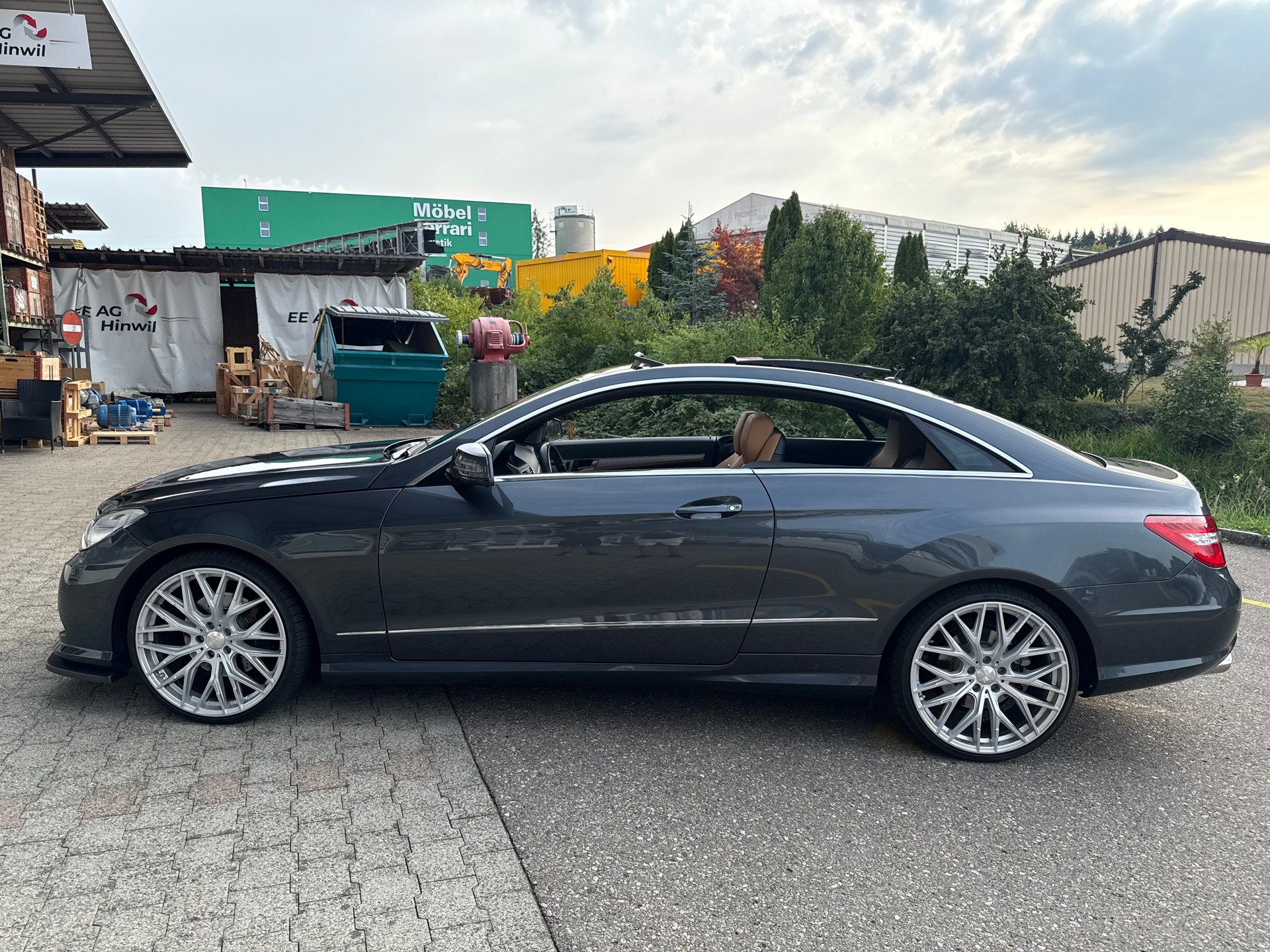 MERCEDES-BENZ Mercedes-Benz E 350 | AMG Line | 20” NEU | Sitzkühlung & Memory | Distronic | Schiebedach | Harman Kardon | Sportauspuff-image-7
