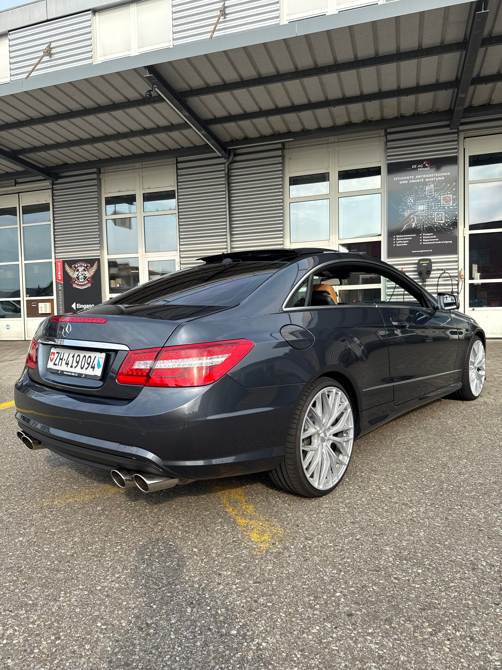 MERCEDES-BENZ Mercedes-Benz E 350 | AMG Line | 20” NEU | Sitzkühlung & Memory | Distronic | Schiebedach | Harman Kardon | Sportauspuff-image-4