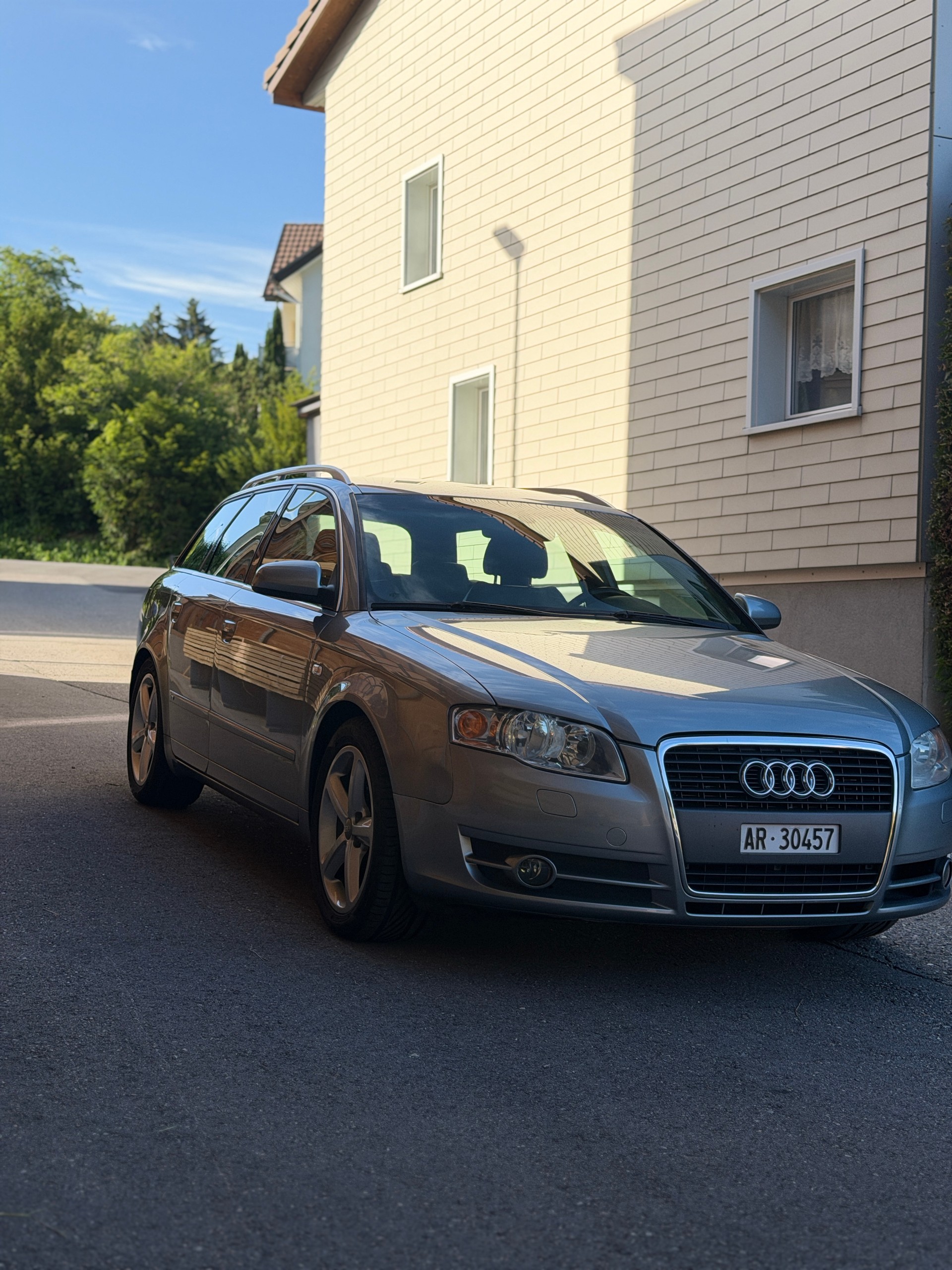 AUDI 2.0 TDI 140 DPF quattro-image-1